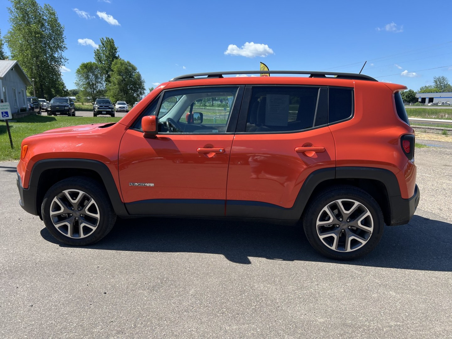 2015 Jeep Renegade Latitude 4WD (ZACCJBBT7FP) with an 2.4L L4 engine, 6-Speed Manual transmission, located at 17255 hwy 65 NE, Ham Lake, MN, 55304, 0.000000, 0.000000 - Photo#7