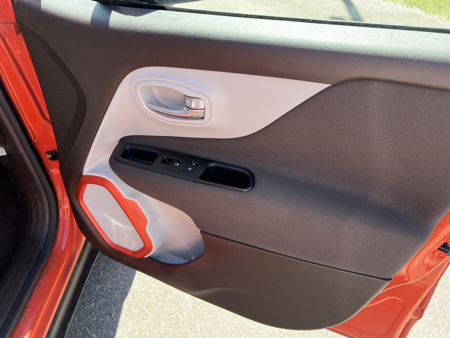 2015 Jeep Renegade Latitude 4WD (ZACCJBBT7FP) with an 2.4L L4 engine, 6-Speed Manual transmission, located at 17255 hwy 65 NE, Ham Lake, MN, 55304, 0.000000, 0.000000 - Photo#12