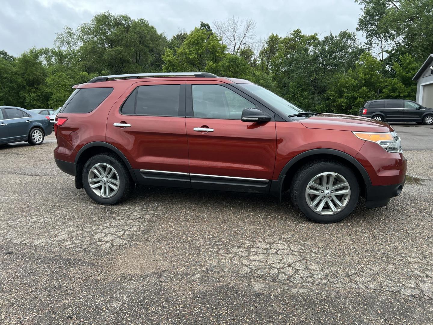 2014 Ford Explorer XLT 4WD (1FM5K8D81EG) with an 3.5L V6 DOHC 24V engine, 6-Speed Automatic transmission, located at 17255 hwy 65 NE, Ham Lake, MN, 55304, 0.000000, 0.000000- Photo#3