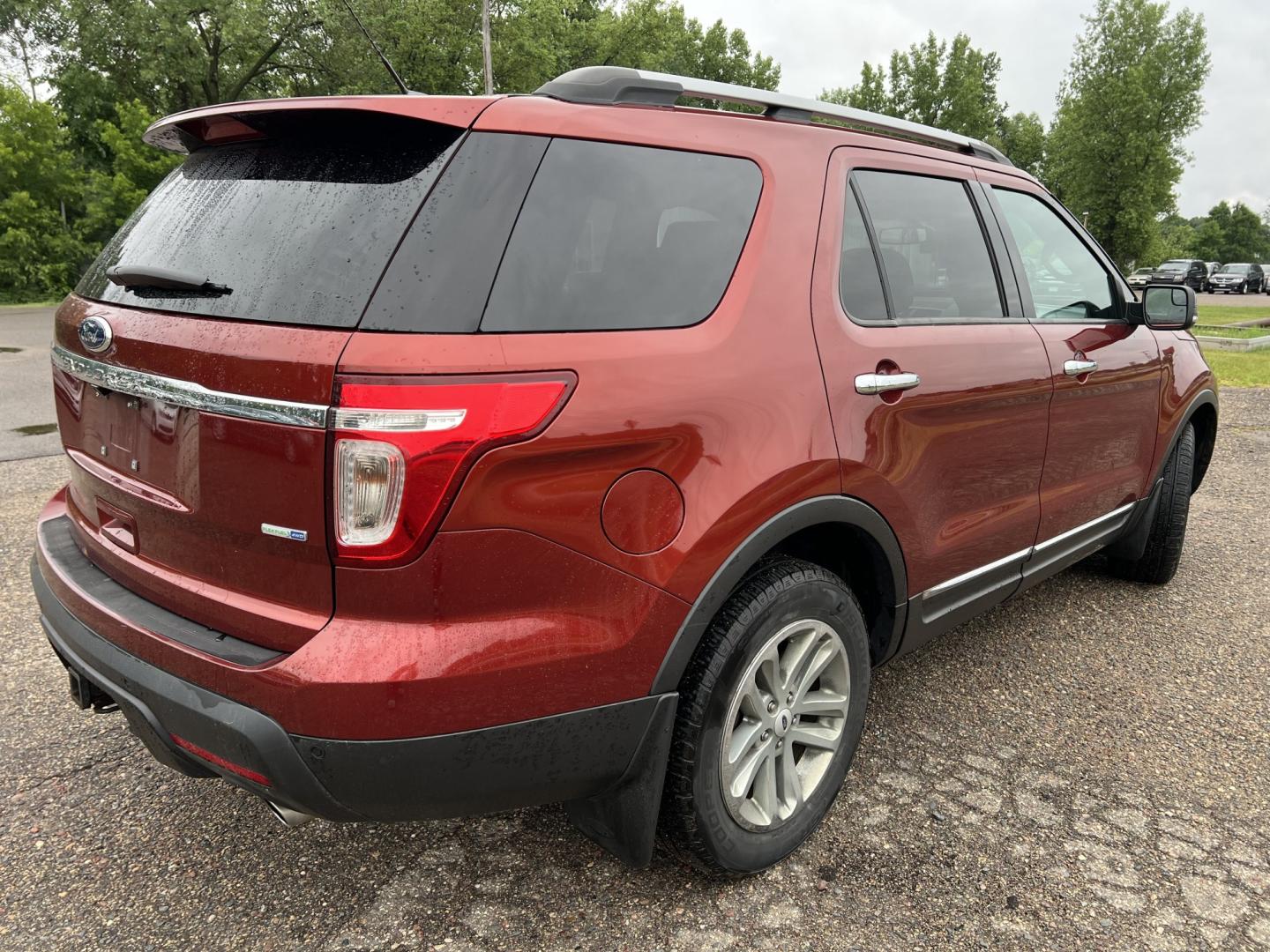2014 Ford Explorer XLT 4WD (1FM5K8D81EG) with an 3.5L V6 DOHC 24V engine, 6-Speed Automatic transmission, located at 17255 hwy 65 NE, Ham Lake, MN, 55304, 0.000000, 0.000000- Photo#4