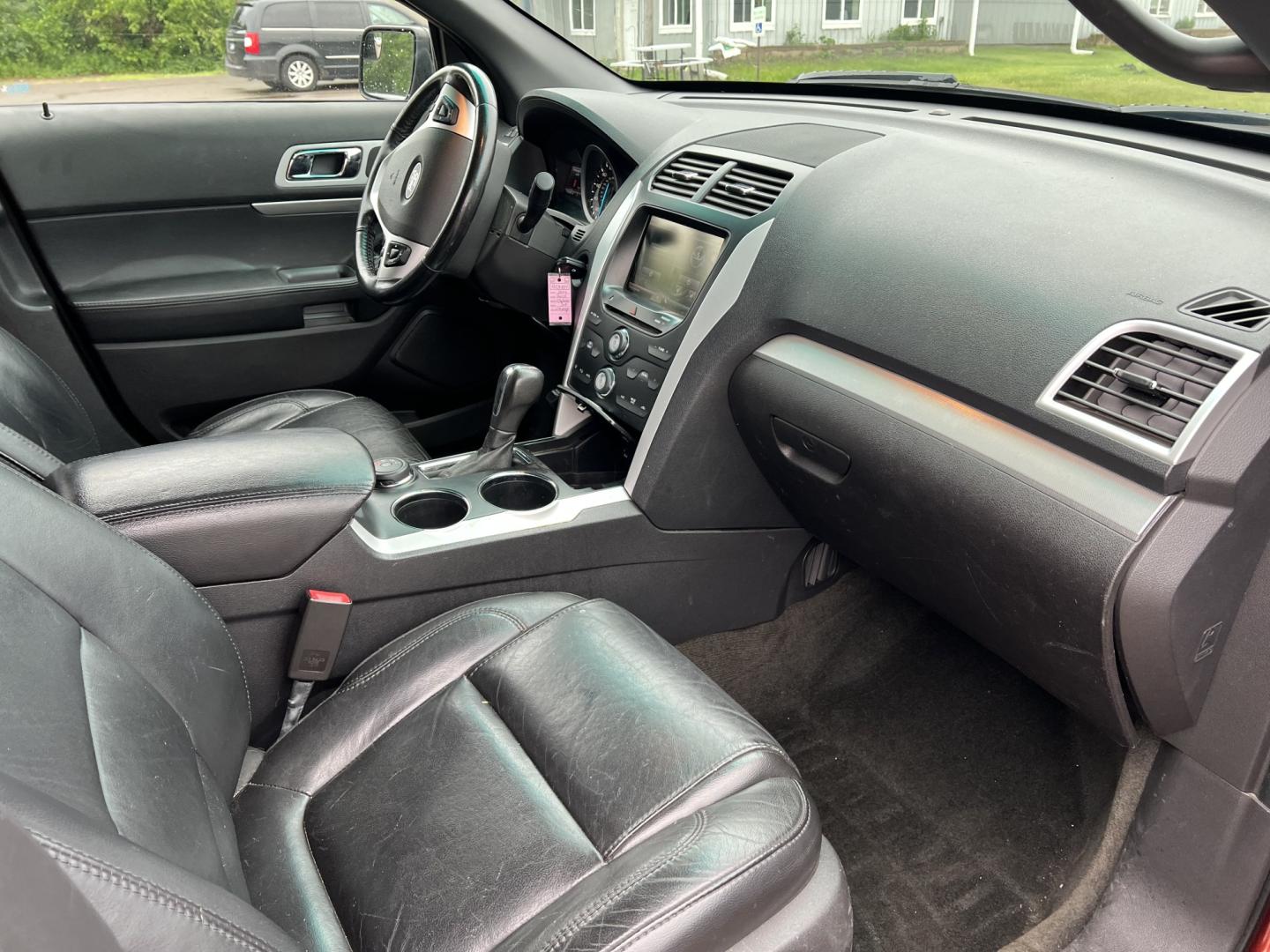 2014 Ford Explorer XLT 4WD (1FM5K8D81EG) with an 3.5L V6 DOHC 24V engine, 6-Speed Automatic transmission, located at 17255 hwy 65 NE, Ham Lake, MN, 55304, 0.000000, 0.000000- Photo#14