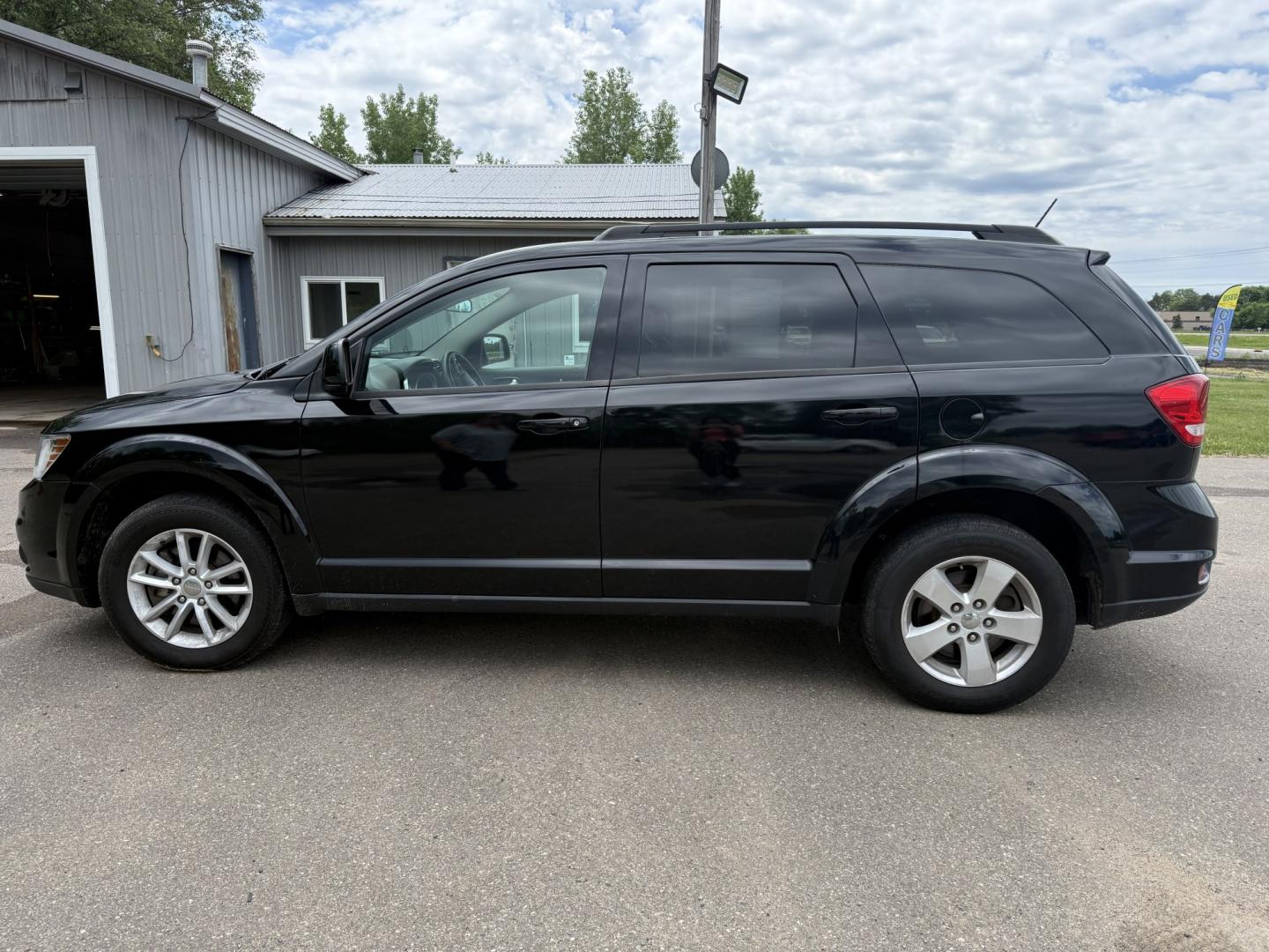 2017 Dodge Journey SXT AWD (3C4PDDBG7HT) with an 3.6L V6 DOHC 24V engine, 6A transmission, located at 17255 hwy 65 NE, Ham Lake, MN, 55304, 0.000000, 0.000000- Photo#3