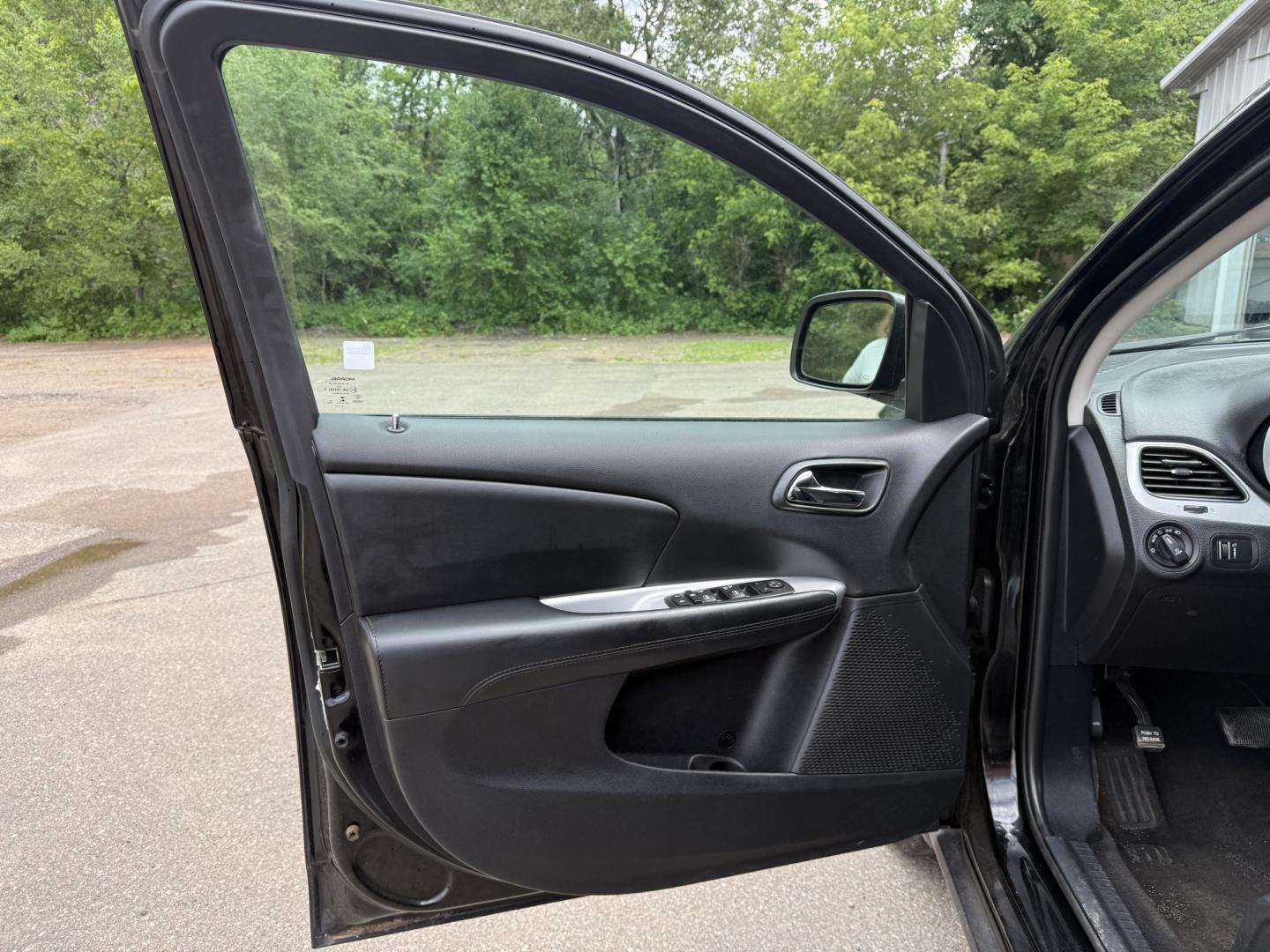 2017 Dodge Journey SXT AWD (3C4PDDBG7HT) with an 3.6L V6 DOHC 24V engine, 6A transmission, located at 17255 hwy 65 NE, Ham Lake, MN, 55304, 0.000000, 0.000000- Photo#4
