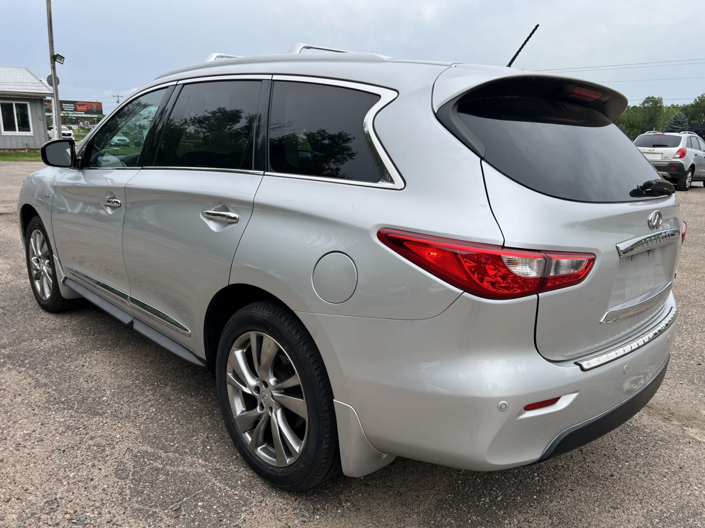 2014 Infiniti JX Base AWD (5N1AL0MM7EC) with an 3.5L V6 DOHC 24V engine, Continuously Variable Transmission transmission, located at 17255 hwy 65 NE, Ham Lake, MN, 55304, 0.000000, 0.000000- Photo#6