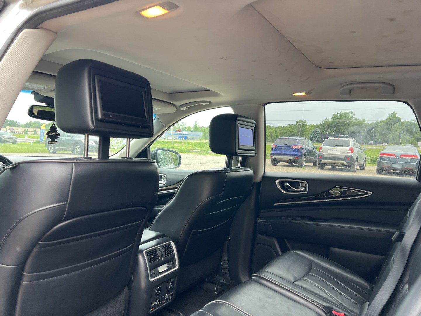 2014 Infiniti JX Base AWD (5N1AL0MM7EC) with an 3.5L V6 DOHC 24V engine, Continuously Variable Transmission transmission, located at 17255 hwy 65 NE, Ham Lake, MN, 55304, 0.000000, 0.000000- Photo#12