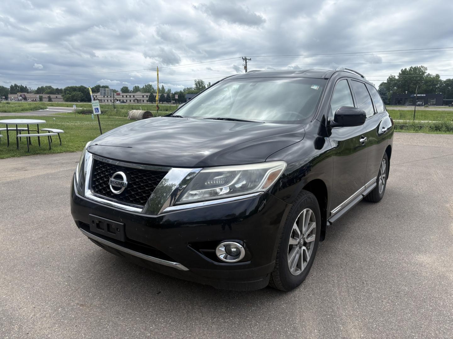 2014 Nissan Pathfinder S 4WD (5N1AR2MM8EC) with an 3.5L V6 DOHC 24V engine, Continuously Variable Transmission transmission, located at 17255 hwy 65 NE, Ham Lake, MN, 55304, 0.000000, 0.000000- Photo#0
