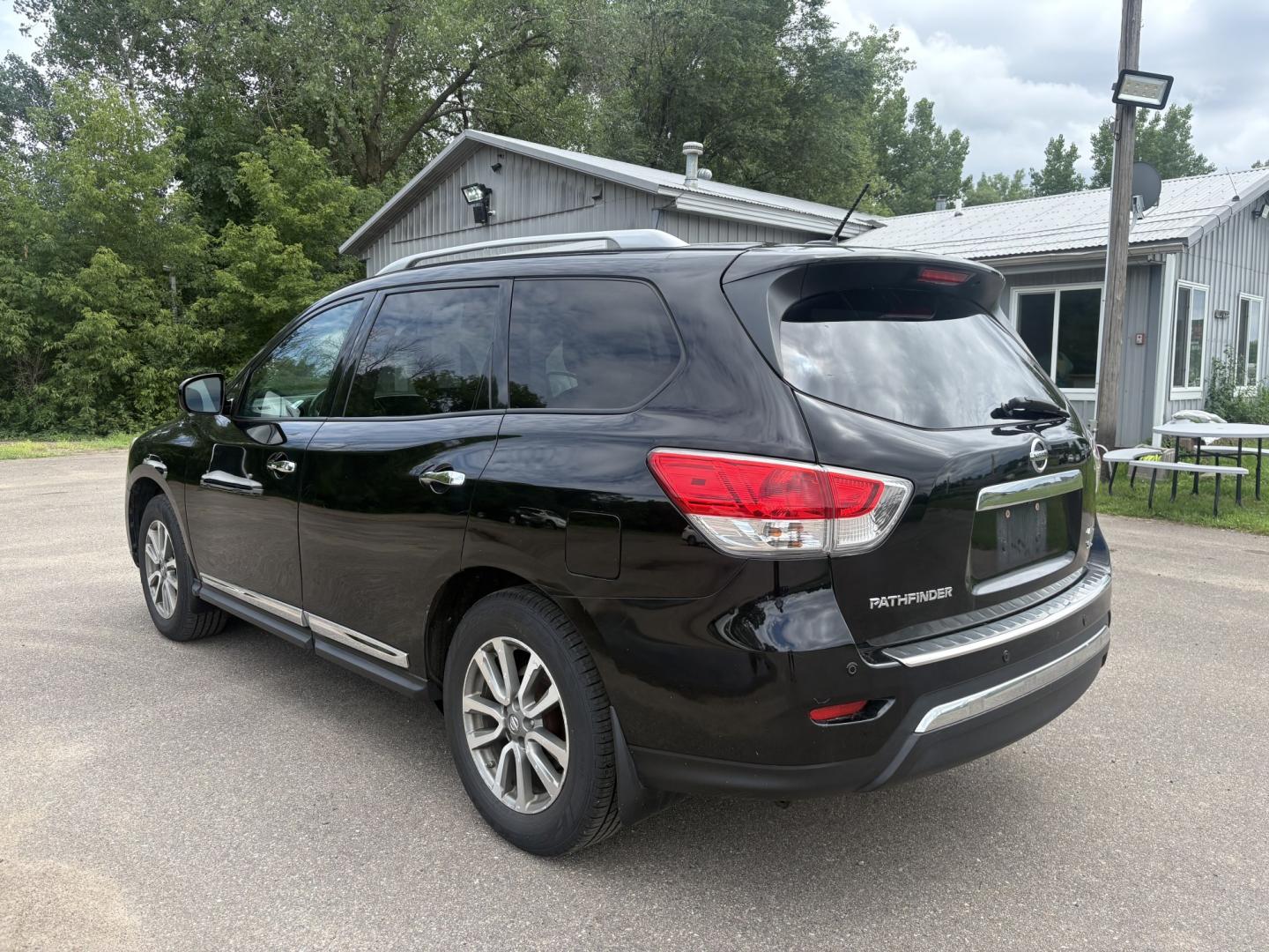 2014 Nissan Pathfinder S 4WD (5N1AR2MM8EC) with an 3.5L V6 DOHC 24V engine, Continuously Variable Transmission transmission, located at 17255 hwy 65 NE, Ham Lake, MN, 55304, 0.000000, 0.000000- Photo#2