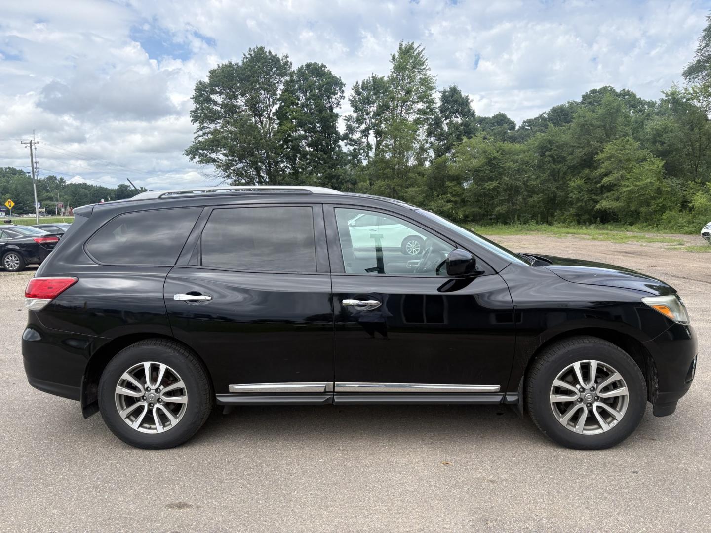 2014 Nissan Pathfinder S 4WD (5N1AR2MM8EC) with an 3.5L V6 DOHC 24V engine, Continuously Variable Transmission transmission, located at 17255 hwy 65 NE, Ham Lake, MN, 55304, 0.000000, 0.000000- Photo#5