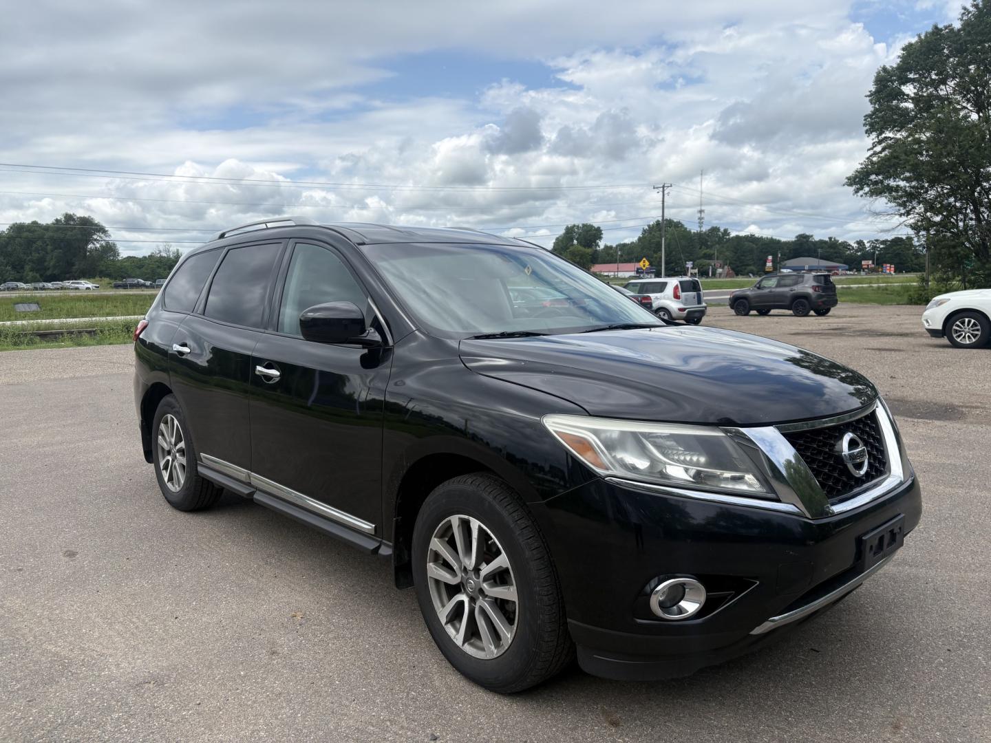 2014 Nissan Pathfinder S 4WD (5N1AR2MM8EC) with an 3.5L V6 DOHC 24V engine, Continuously Variable Transmission transmission, located at 17255 hwy 65 NE, Ham Lake, MN, 55304, 0.000000, 0.000000- Photo#6