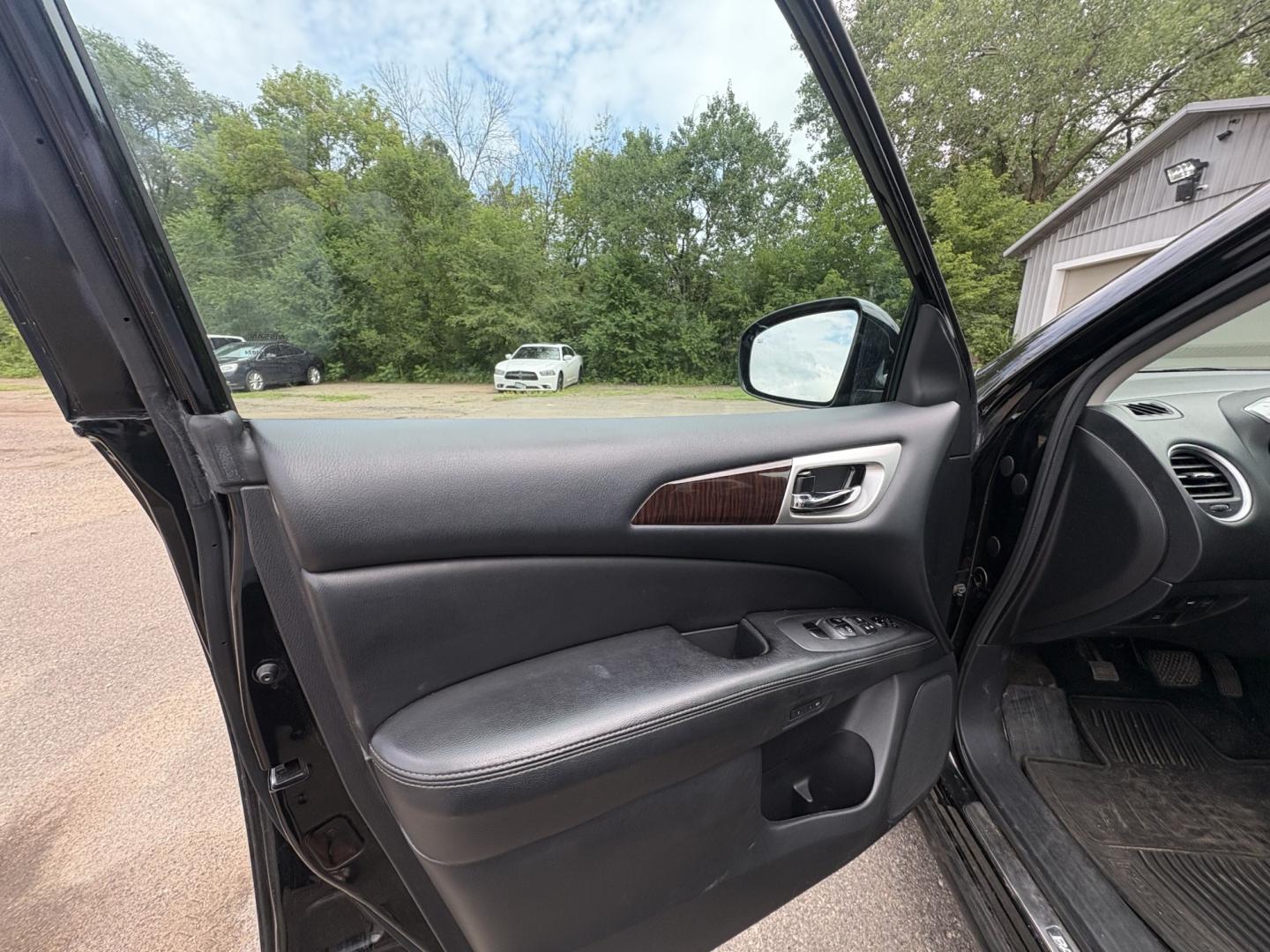2014 Nissan Pathfinder S 4WD (5N1AR2MM8EC) with an 3.5L V6 DOHC 24V engine, Continuously Variable Transmission transmission, located at 17255 hwy 65 NE, Ham Lake, MN, 55304, 0.000000, 0.000000- Photo#8
