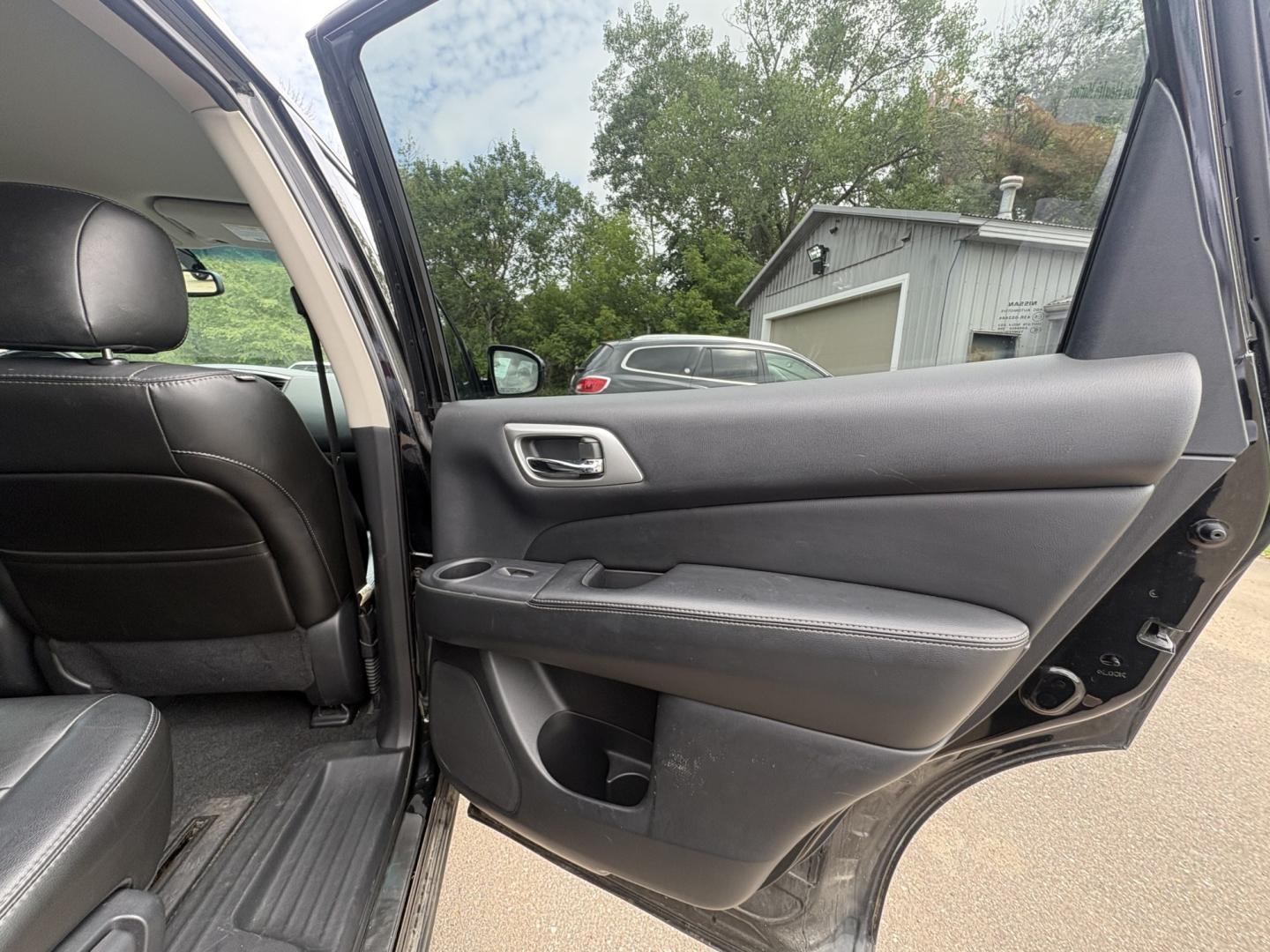 2014 Nissan Pathfinder S 4WD (5N1AR2MM8EC) with an 3.5L V6 DOHC 24V engine, Continuously Variable Transmission transmission, located at 17255 hwy 65 NE, Ham Lake, MN, 55304, 0.000000, 0.000000- Photo#13