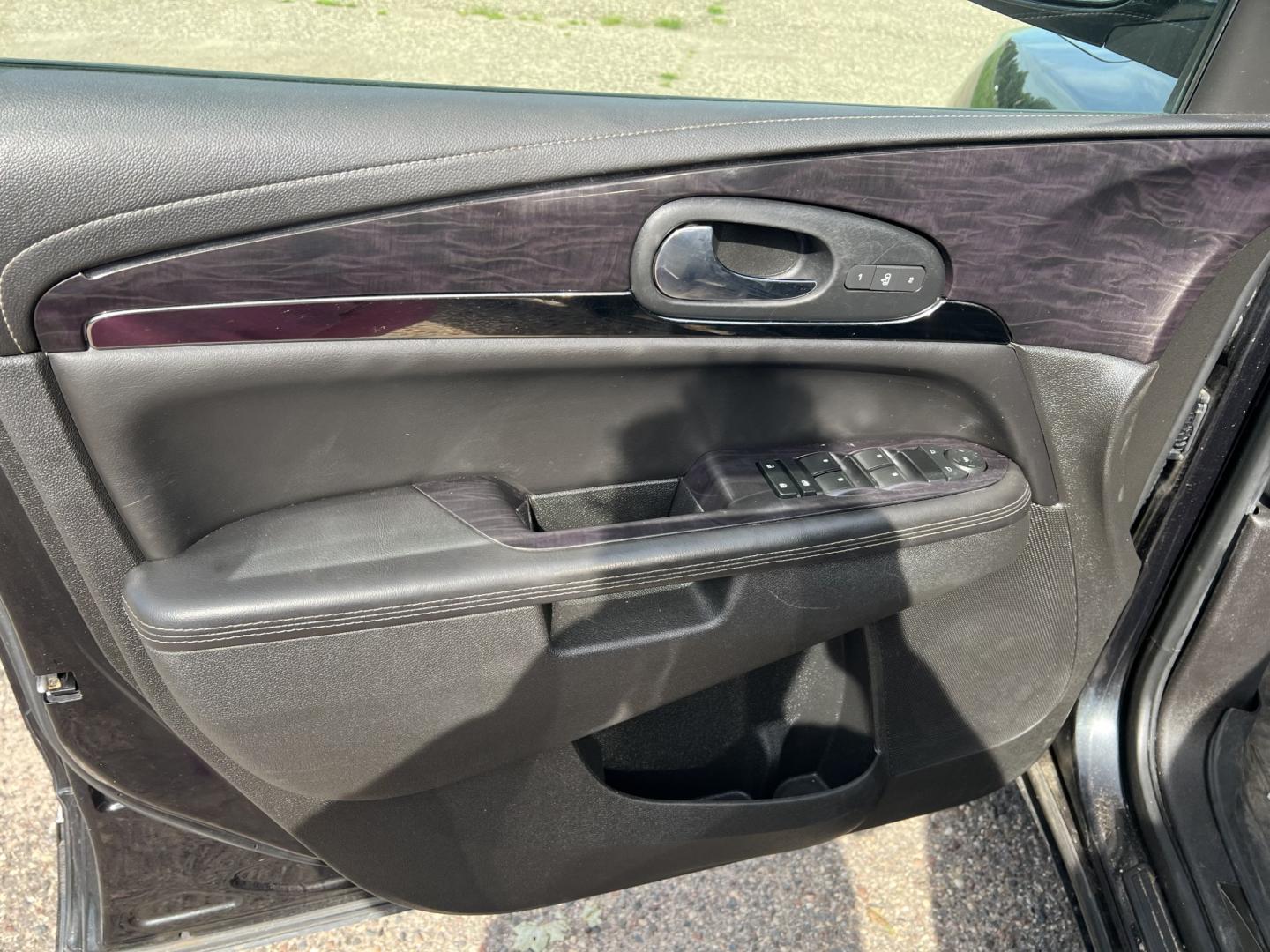 2015 Buick Enclave Leather AWD (5GAKVBKD5FJ) with an 3.6L V6 DOHC 24V engine, 6A transmission, located at 17255 hwy 65 NE, Ham Lake, MN, 55304, 0.000000, 0.000000- Photo#8