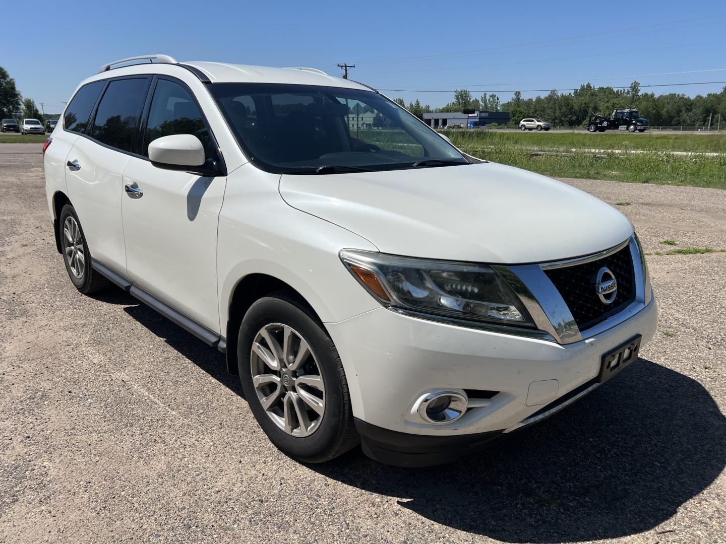 2015 Nissan Pathfinder S 2WD (5N1AR2MN0FC) with an 3.5L V6 DOHC 24V engine, Continuously Variable Transmission transmission, located at 17255 hwy 65 NE, Ham Lake, MN, 55304, 0.000000, 0.000000- Photo#2