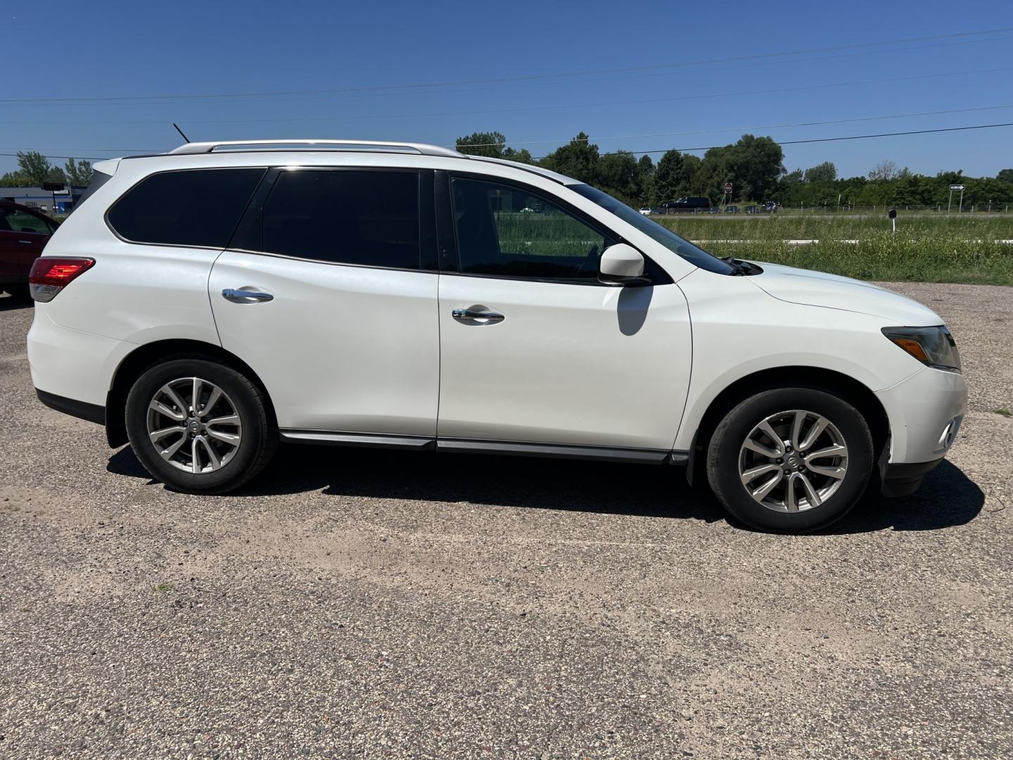 2015 Nissan Pathfinder S 2WD (5N1AR2MN0FC) with an 3.5L V6 DOHC 24V engine, Continuously Variable Transmission transmission, located at 17255 hwy 65 NE, Ham Lake, MN, 55304, 0.000000, 0.000000- Photo#3