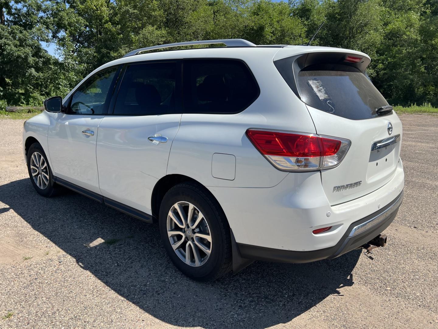 2015 Nissan Pathfinder S 2WD (5N1AR2MN0FC) with an 3.5L V6 DOHC 24V engine, Continuously Variable Transmission transmission, located at 17255 hwy 65 NE, Ham Lake, MN, 55304, 0.000000, 0.000000- Photo#6