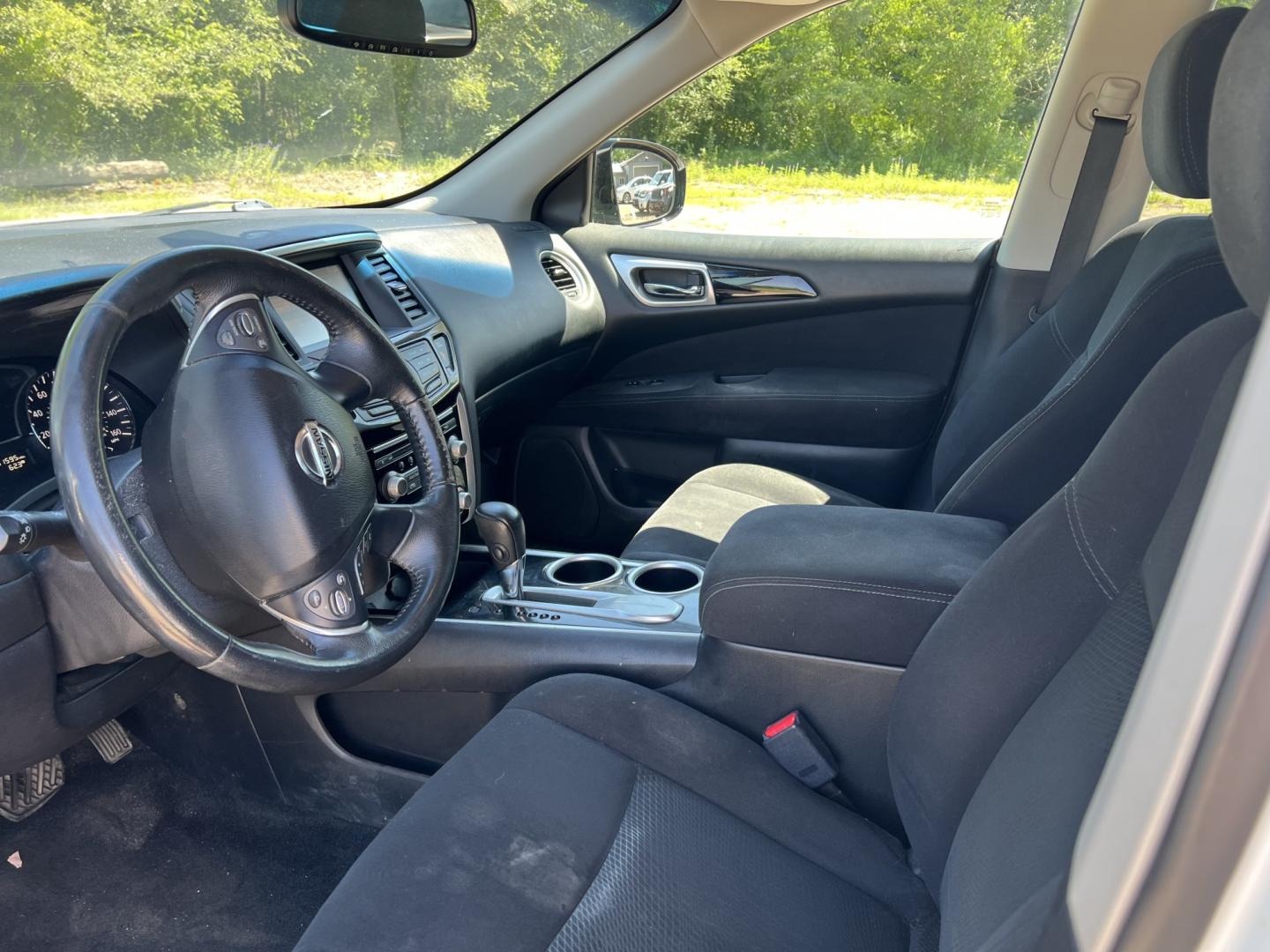 2015 Nissan Pathfinder S 2WD (5N1AR2MN0FC) with an 3.5L V6 DOHC 24V engine, Continuously Variable Transmission transmission, located at 17255 hwy 65 NE, Ham Lake, MN, 55304, 0.000000, 0.000000- Photo#9
