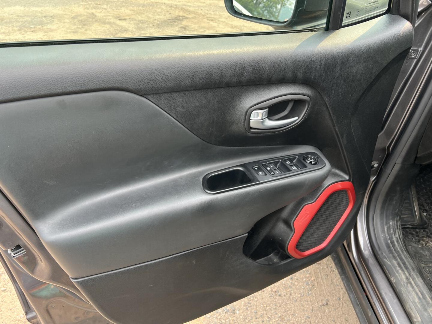 2018 Jeep Renegade Trailhawk 4WD (ZACCJBCB6JP) with an 2.4L L4 DOHC 16V engine, 9A transmission, located at 17255 hwy 65 NE, Ham Lake, MN, 55304, 0.000000, 0.000000- Photo#8