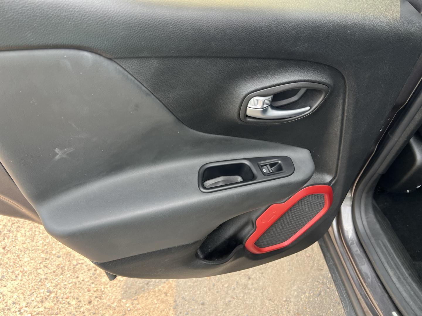 2018 Jeep Renegade Trailhawk 4WD (ZACCJBCB6JP) with an 2.4L L4 DOHC 16V engine, 9A transmission, located at 17255 hwy 65 NE, Ham Lake, MN, 55304, 0.000000, 0.000000- Photo#10