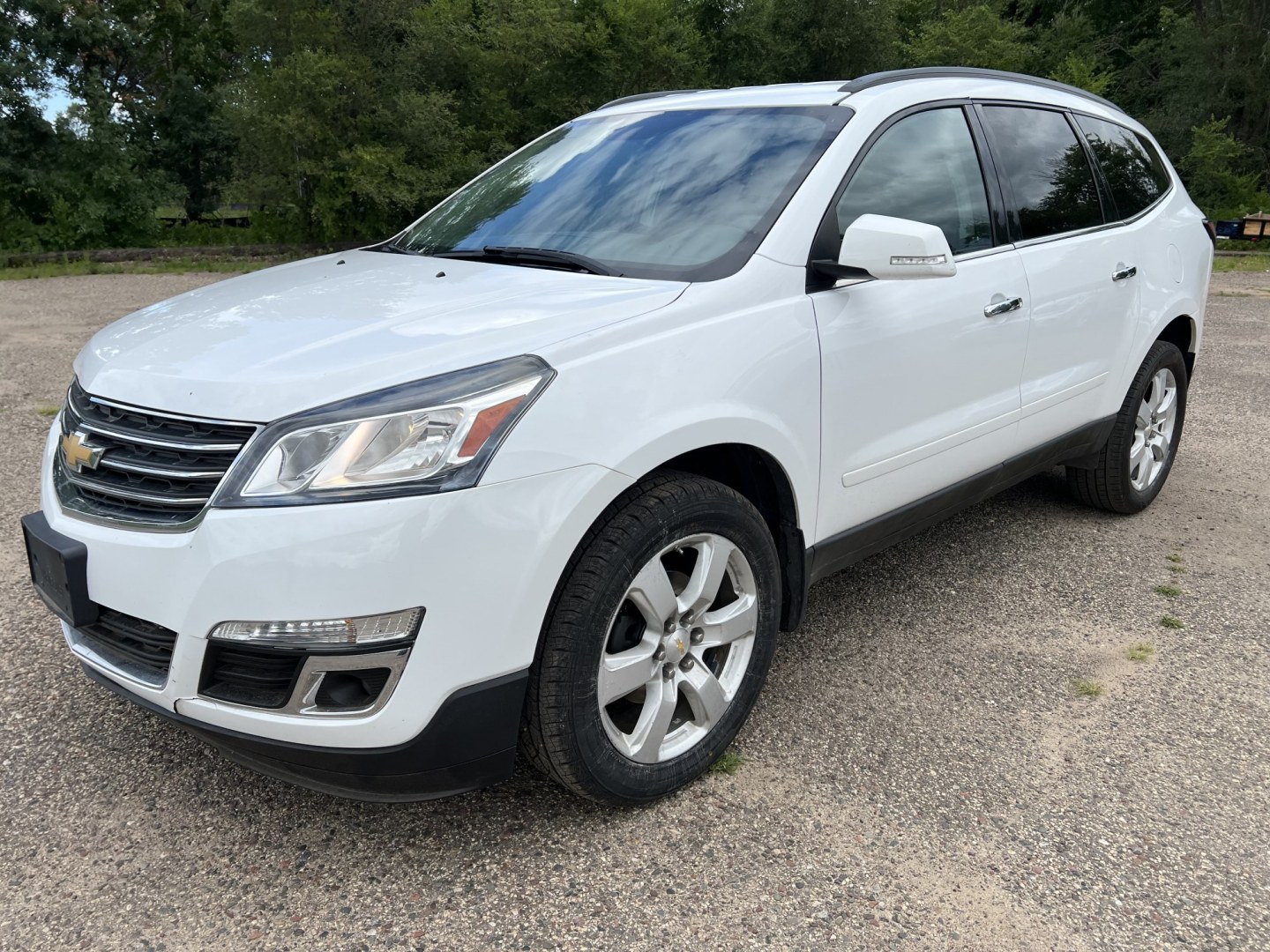 2016 Chevrolet Traverse 1LT FWD (1GNKRGKD4GJ) with an 3.6L V6 DOHC 24V engine, 6A transmission, located at 17255 hwy 65 NE, Ham Lake, MN, 55304, 0.000000, 0.000000- Photo#0