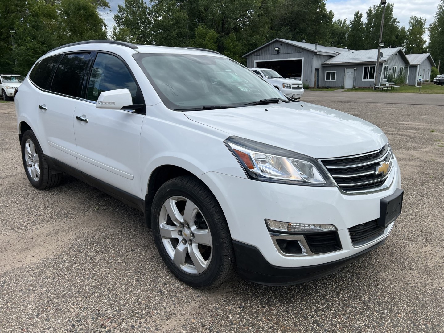 2016 Chevrolet Traverse 1LT FWD (1GNKRGKD4GJ) with an 3.6L V6 DOHC 24V engine, 6A transmission, located at 17255 hwy 65 NE, Ham Lake, MN, 55304, 0.000000, 0.000000- Photo#2