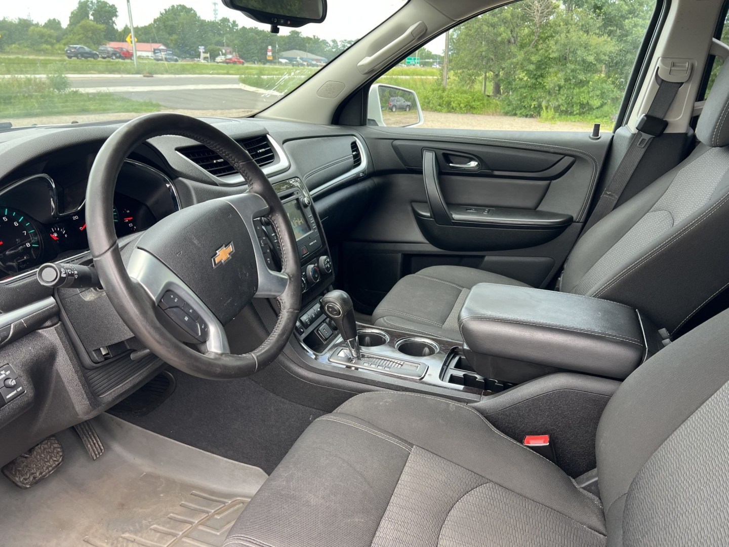 2016 Chevrolet Traverse 1LT FWD (1GNKRGKD4GJ) with an 3.6L V6 DOHC 24V engine, 6A transmission, located at 17255 hwy 65 NE, Ham Lake, MN, 55304, 0.000000, 0.000000- Photo#9