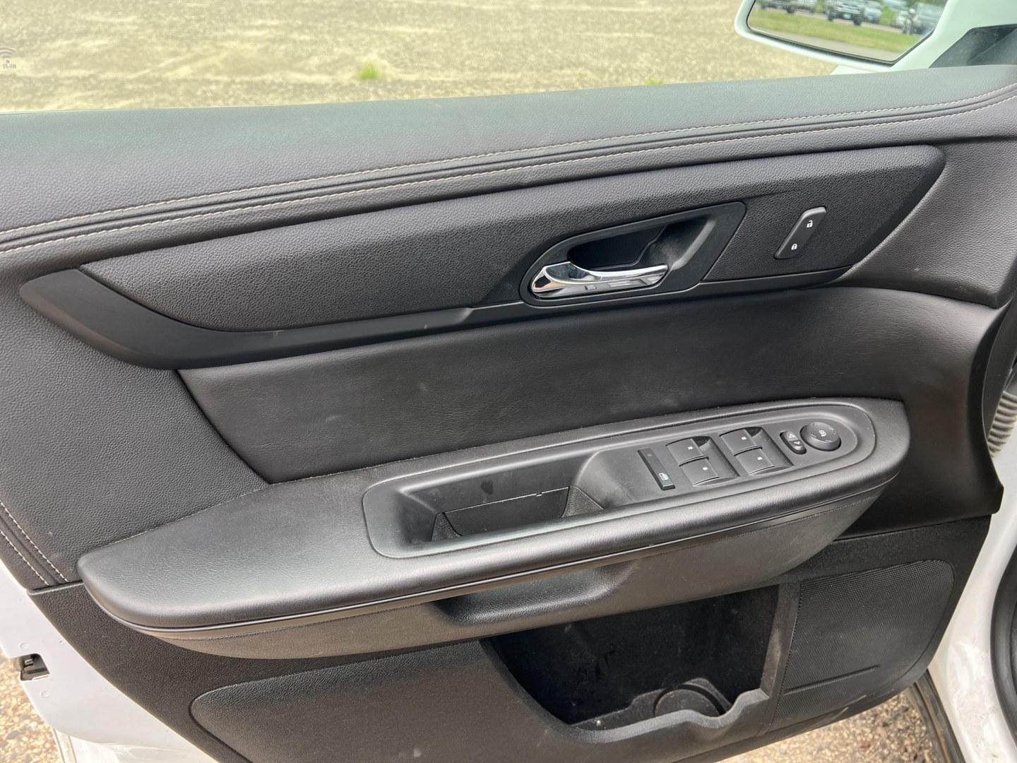 2016 Chevrolet Traverse 1LT FWD (1GNKRGKD4GJ) with an 3.6L V6 DOHC 24V engine, 6A transmission, located at 17255 hwy 65 NE, Ham Lake, MN, 55304, 0.000000, 0.000000- Photo#8