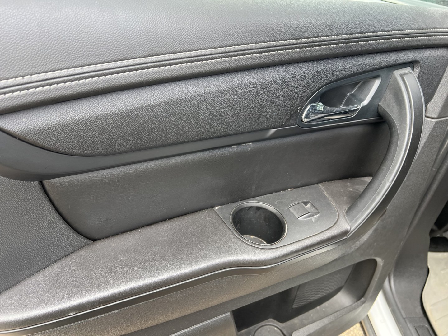 2016 Chevrolet Traverse 1LT FWD (1GNKRGKD4GJ) with an 3.6L V6 DOHC 24V engine, 6A transmission, located at 17255 hwy 65 NE, Ham Lake, MN, 55304, 0.000000, 0.000000- Photo#10