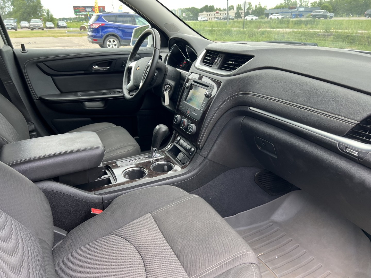 2016 Chevrolet Traverse 1LT FWD (1GNKRGKD4GJ) with an 3.6L V6 DOHC 24V engine, 6A transmission, located at 17255 hwy 65 NE, Ham Lake, MN, 55304, 0.000000, 0.000000- Photo#14