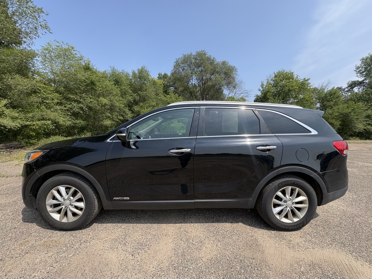 2016 Kia Sorento LX V6 AWD (5XYPGDA55GG) with an 3.3L V6 DOHC 24V engine, 6A transmission, located at 17255 hwy 65 NE, Ham Lake, MN, 55304, 0.000000, 0.000000- Photo#1