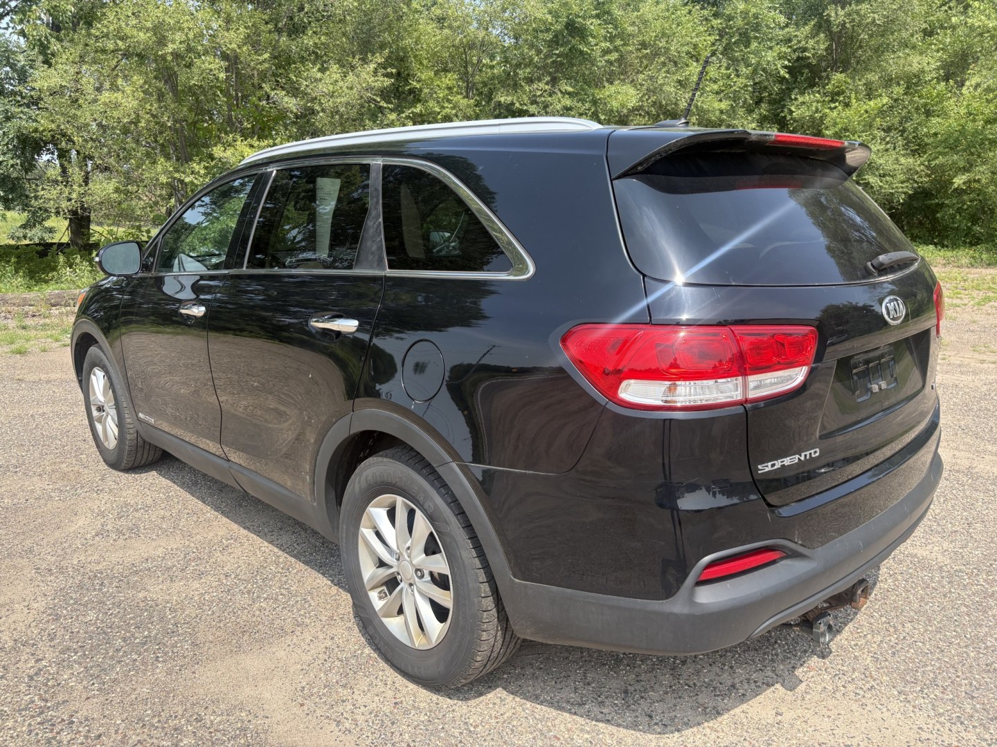 2016 Kia Sorento LX V6 AWD (5XYPGDA55GG) with an 3.3L V6 DOHC 24V engine, 6A transmission, located at 17255 hwy 65 NE, Ham Lake, MN, 55304, 0.000000, 0.000000- Photo#2