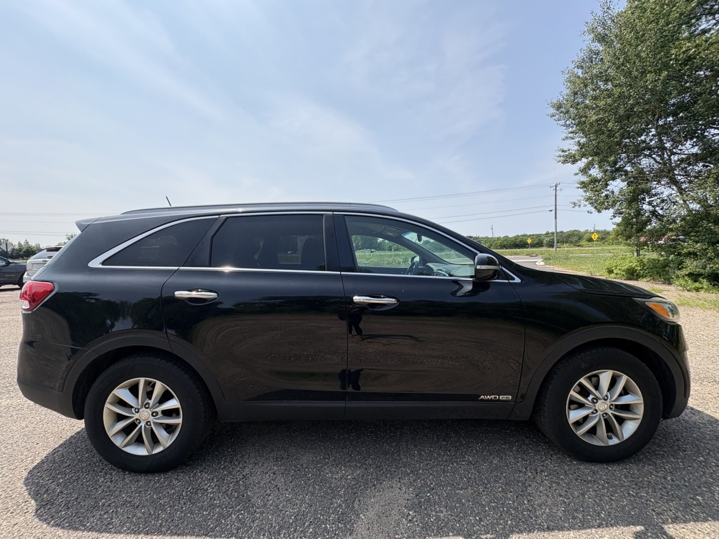 2016 Kia Sorento LX V6 AWD (5XYPGDA55GG) with an 3.3L V6 DOHC 24V engine, 6A transmission, located at 17255 hwy 65 NE, Ham Lake, MN, 55304, 0.000000, 0.000000- Photo#5