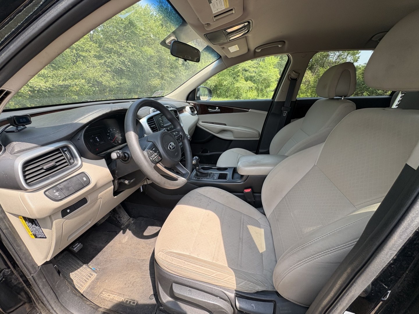 2016 Kia Sorento LX V6 AWD (5XYPGDA55GG) with an 3.3L V6 DOHC 24V engine, 6A transmission, located at 17255 hwy 65 NE, Ham Lake, MN, 55304, 0.000000, 0.000000- Photo#9