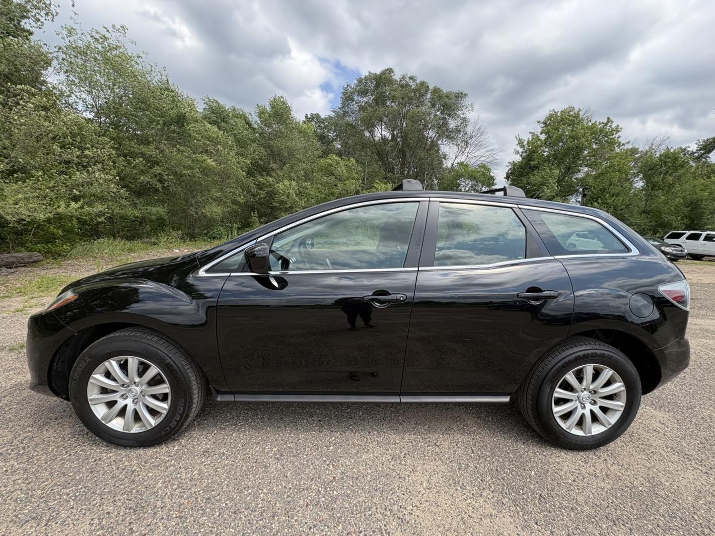 2011 Mazda CX-7 i SV (JM3ER2A55B0) with an 2.5L L4 DOHC 16V engine, 5A transmission, located at 17255 hwy 65 NE, Ham Lake, MN, 55304, 0.000000, 0.000000- Photo#1