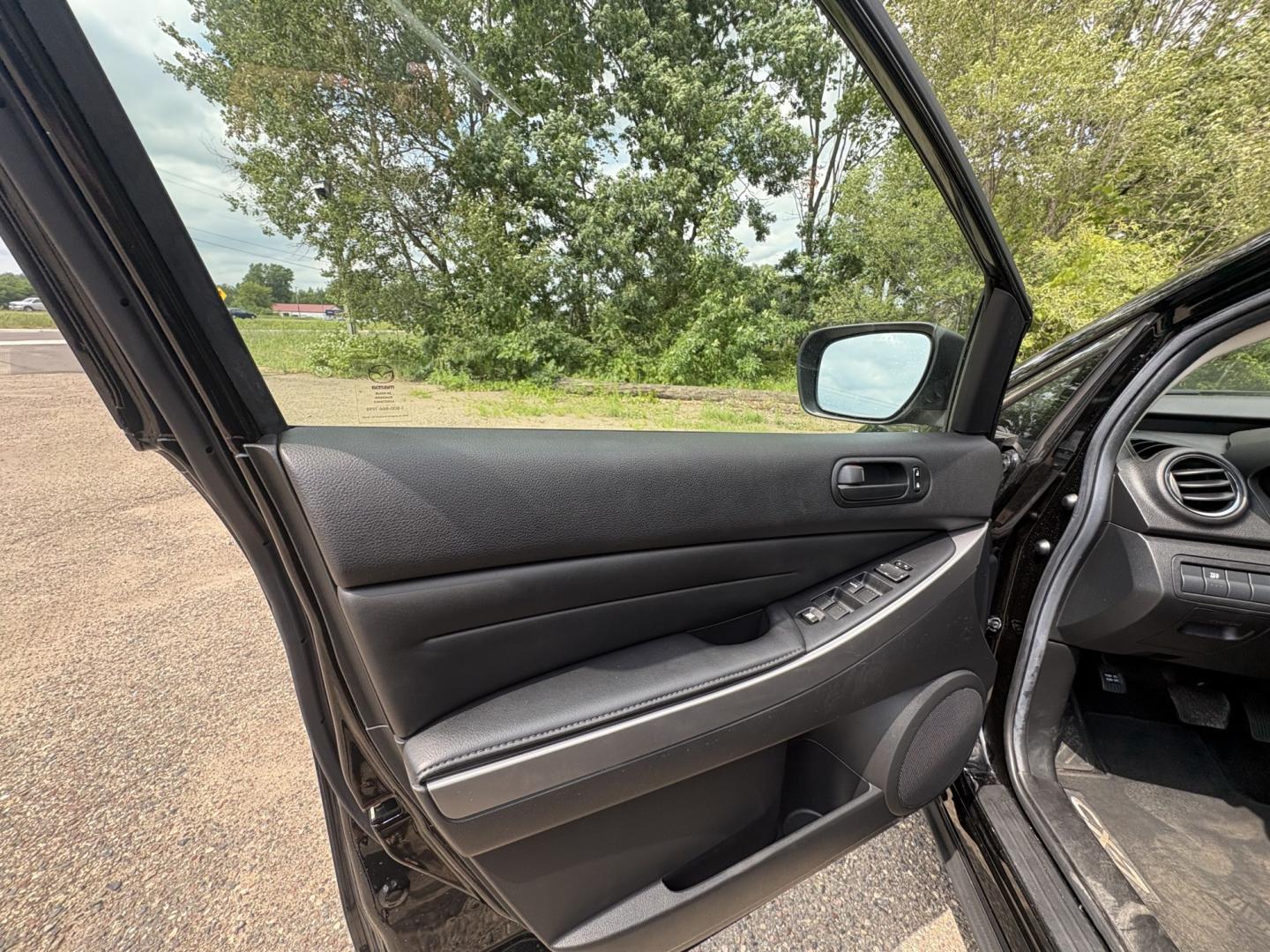 2011 Mazda CX-7 i SV (JM3ER2A55B0) with an 2.5L L4 DOHC 16V engine, 5A transmission, located at 17255 hwy 65 NE, Ham Lake, MN, 55304, 0.000000, 0.000000- Photo#8