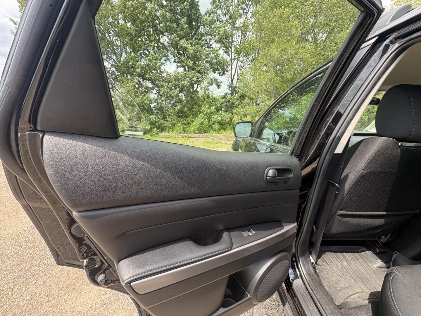 2011 Mazda CX-7 i SV (JM3ER2A55B0) with an 2.5L L4 DOHC 16V engine, 5A transmission, located at 17255 hwy 65 NE, Ham Lake, MN, 55304, 0.000000, 0.000000- Photo#10