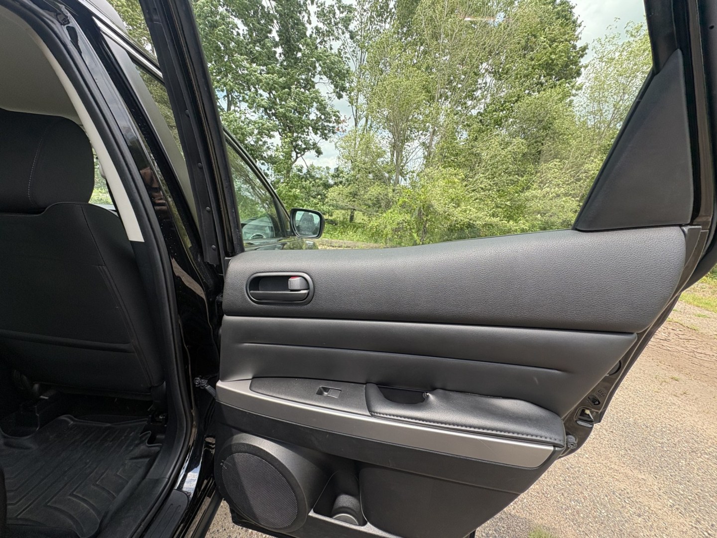 2011 Mazda CX-7 i SV (JM3ER2A55B0) with an 2.5L L4 DOHC 16V engine, 5A transmission, located at 17255 hwy 65 NE, Ham Lake, MN, 55304, 0.000000, 0.000000- Photo#12