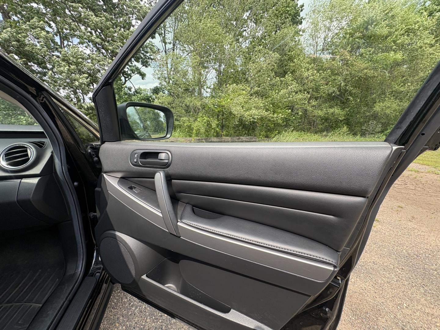 2011 Mazda CX-7 i SV (JM3ER2A55B0) with an 2.5L L4 DOHC 16V engine, 5A transmission, located at 17255 hwy 65 NE, Ham Lake, MN, 55304, 0.000000, 0.000000- Photo#14