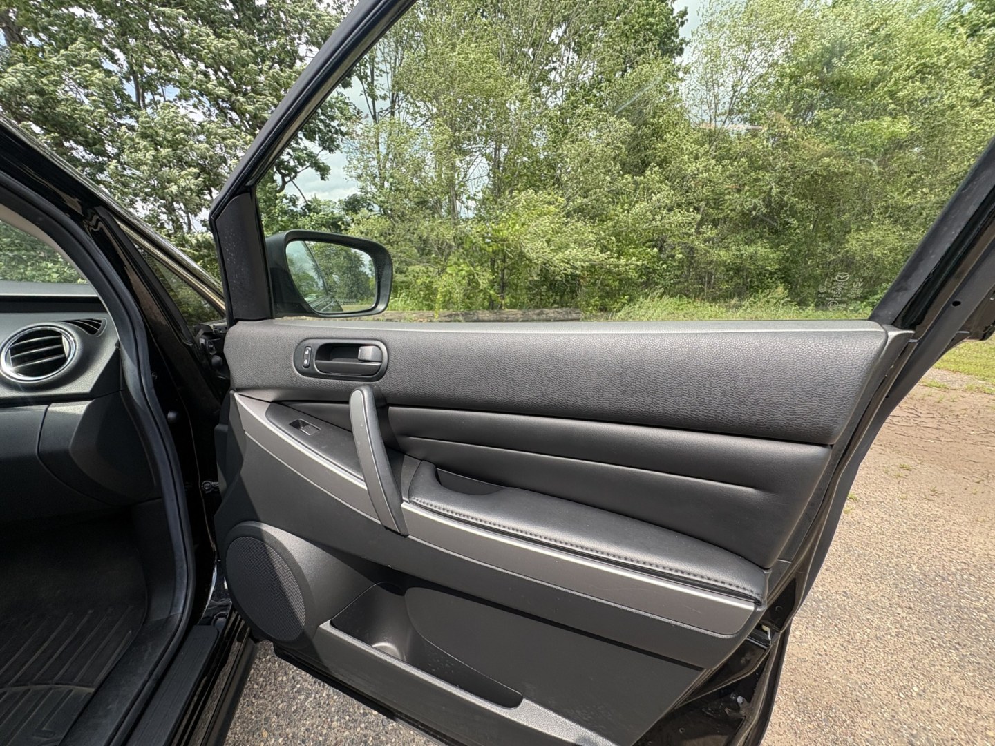 2011 Mazda CX-7 i SV (JM3ER2A55B0) with an 2.5L L4 DOHC 16V engine, 5A transmission, located at 17255 hwy 65 NE, Ham Lake, MN, 55304, 0.000000, 0.000000- Photo#14
