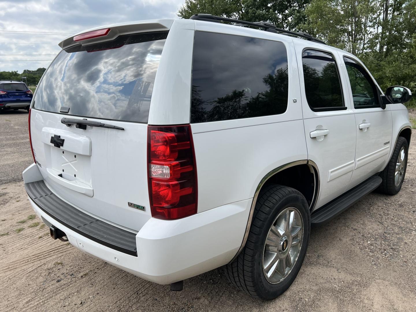 2011 Chevrolet Tahoe LT 4WD (1GNSKBE02BR) with an 5.3L V8 OHV 16V FFV engine, 6-Speed Automatic transmission, located at 17255 hwy 65 NE, Ham Lake, MN, 55304, 0.000000, 0.000000- Photo#4