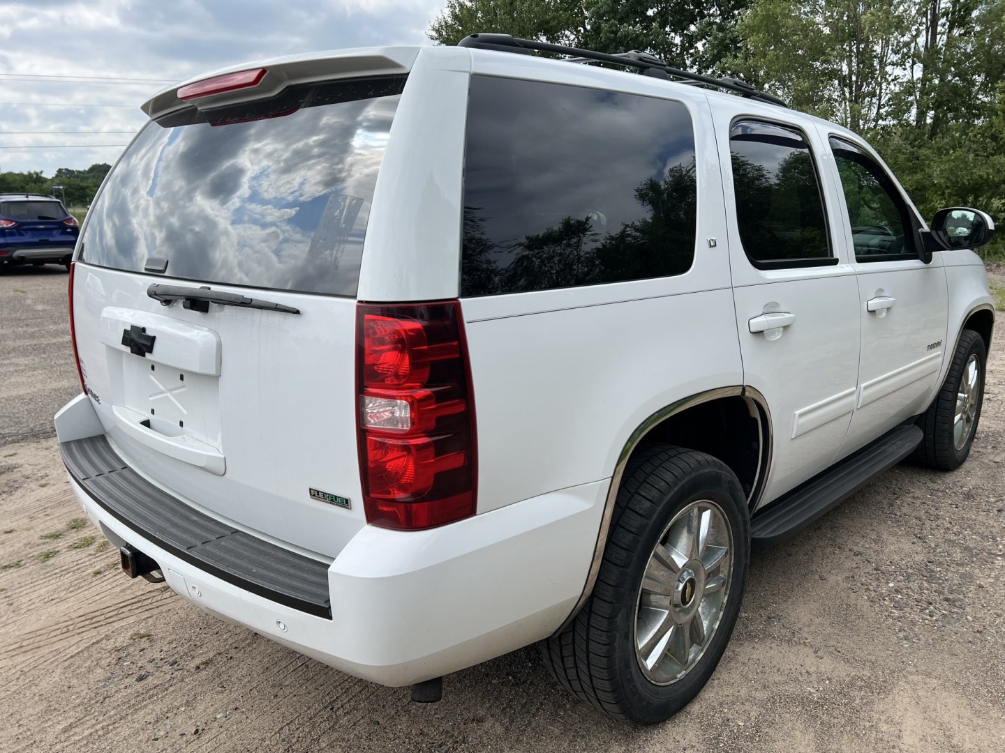 2011 Chevrolet Tahoe LT 4WD (1GNSKBE02BR) with an 5.3L V8 OHV 16V FFV engine, 6-Speed Automatic transmission, located at 17255 hwy 65 NE, Ham Lake, MN, 55304, 0.000000, 0.000000- Photo#4