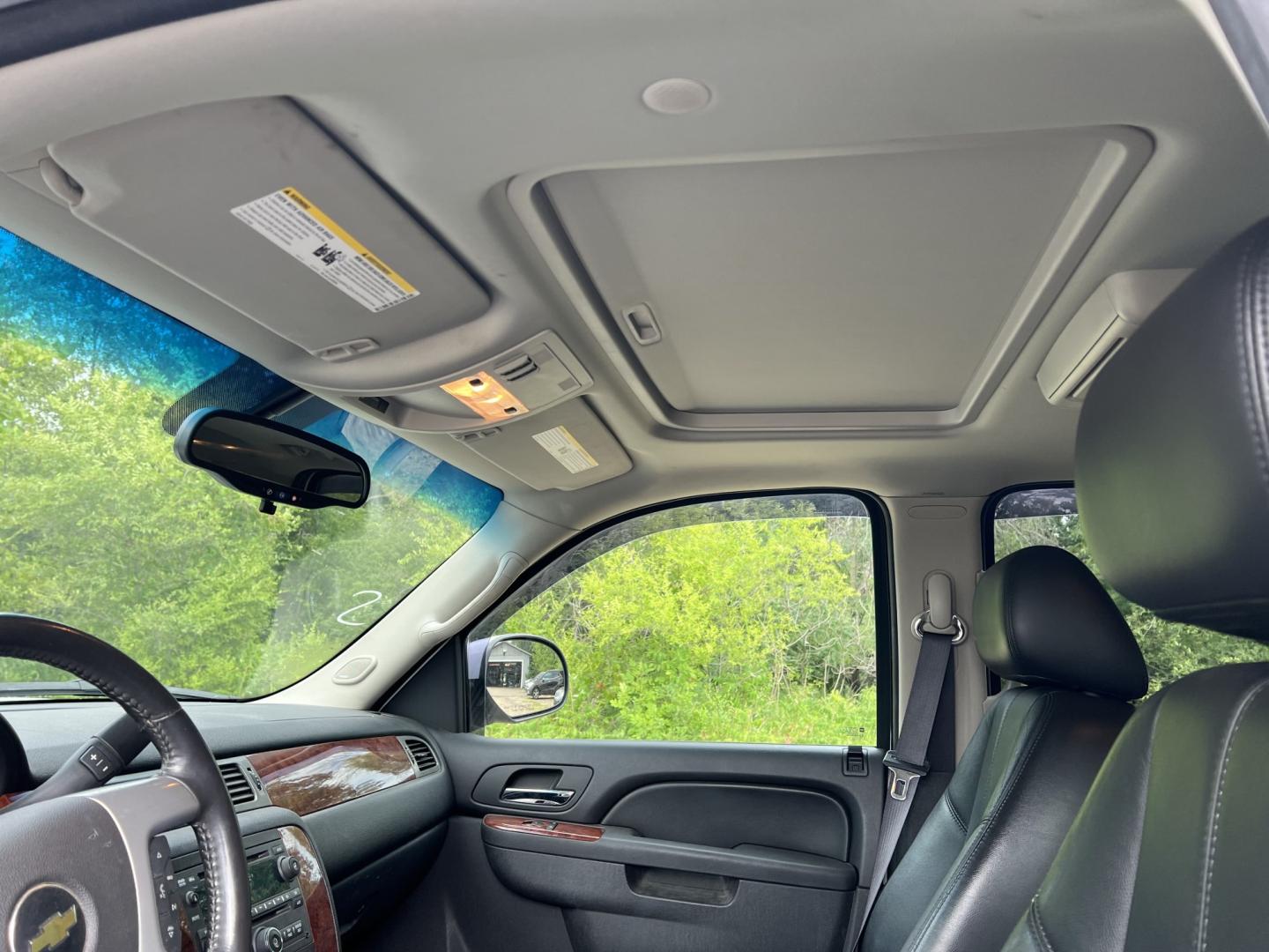 2011 Chevrolet Tahoe LT 4WD (1GNSKBE02BR) with an 5.3L V8 OHV 16V FFV engine, 6-Speed Automatic transmission, located at 17255 hwy 65 NE, Ham Lake, MN, 55304, 0.000000, 0.000000- Photo#10