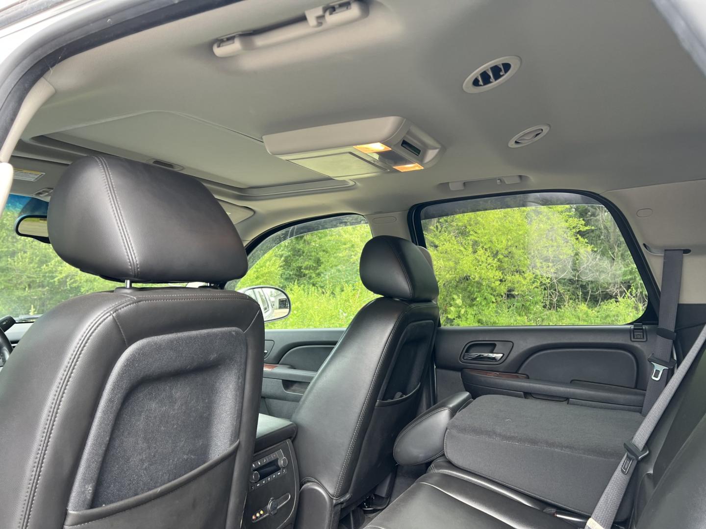 2011 Chevrolet Tahoe LT 4WD (1GNSKBE02BR) with an 5.3L V8 OHV 16V FFV engine, 6-Speed Automatic transmission, located at 17255 hwy 65 NE, Ham Lake, MN, 55304, 0.000000, 0.000000- Photo#13