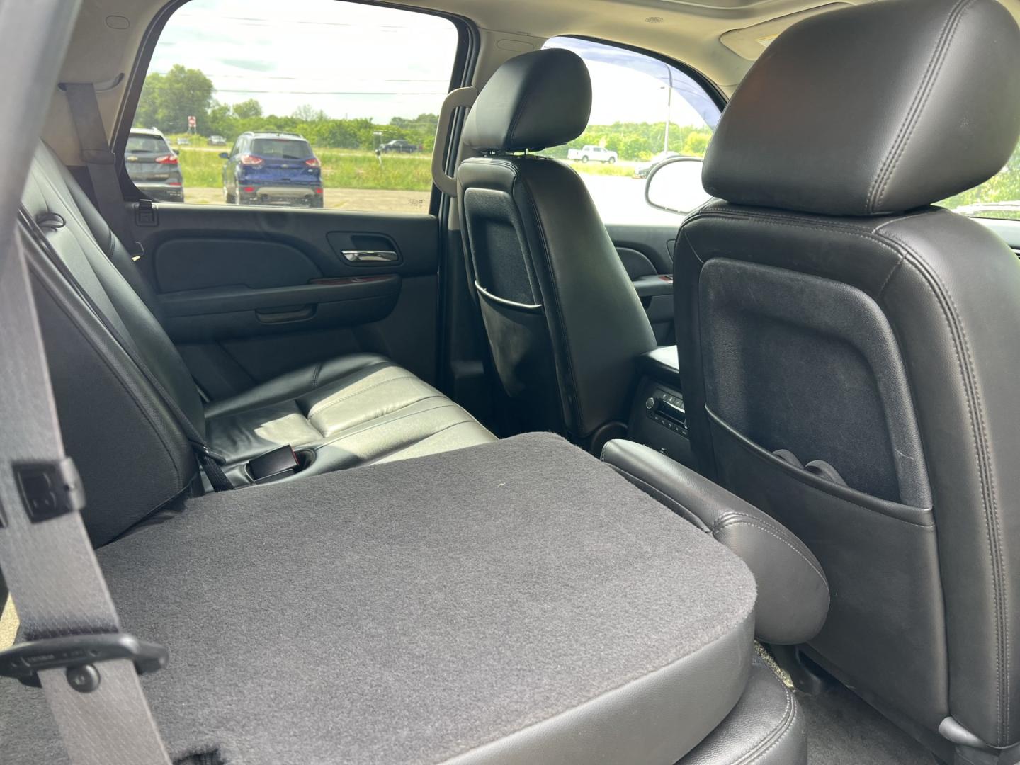 2011 Chevrolet Tahoe LT 4WD (1GNSKBE02BR) with an 5.3L V8 OHV 16V FFV engine, 6-Speed Automatic transmission, located at 17255 hwy 65 NE, Ham Lake, MN, 55304, 0.000000, 0.000000- Photo#19