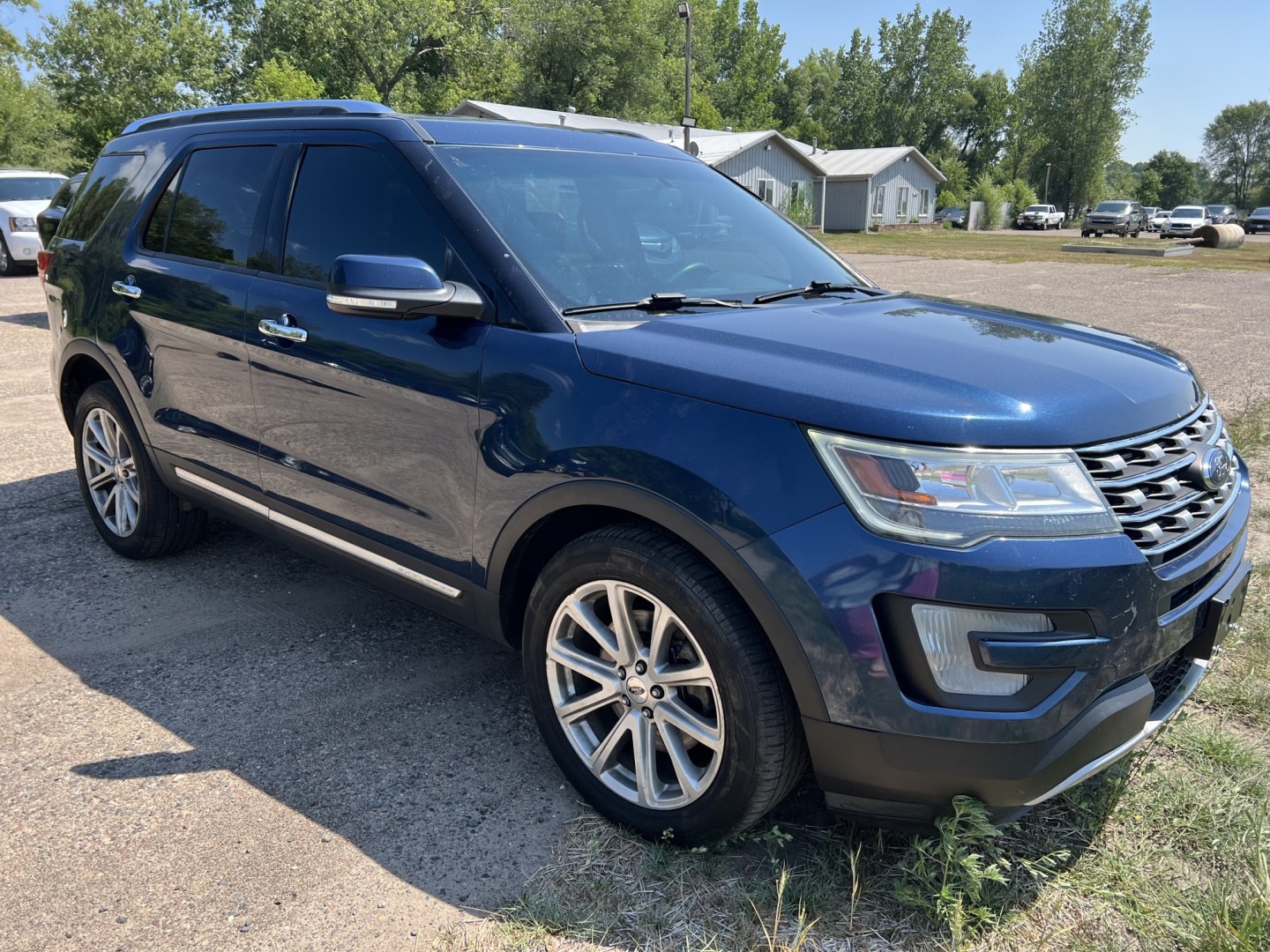 2016 Ford Explorer Limited 4WD (1FM5K8F81GG) with an 3.5L V6 DOHC 24V engine, 6A transmission, located at 17255 hwy 65 NE, Ham Lake, MN, 55304, 0.000000, 0.000000- Photo#2