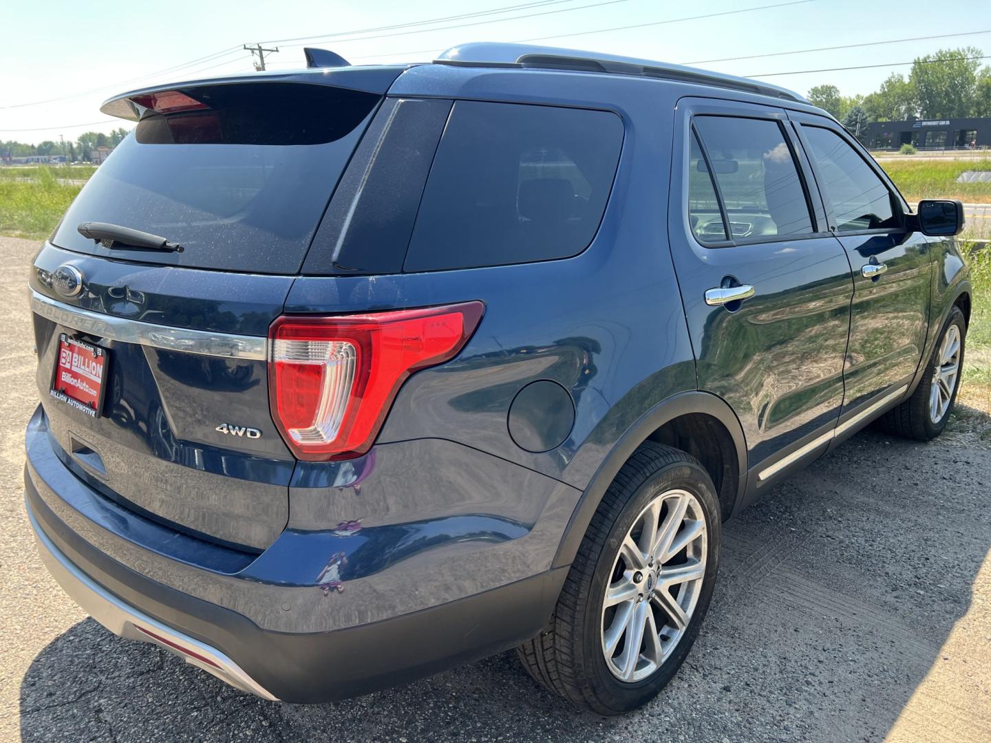 2016 Ford Explorer Limited 4WD (1FM5K8F81GG) with an 3.5L V6 DOHC 24V engine, 6A transmission, located at 17255 hwy 65 NE, Ham Lake, MN, 55304, 0.000000, 0.000000- Photo#4