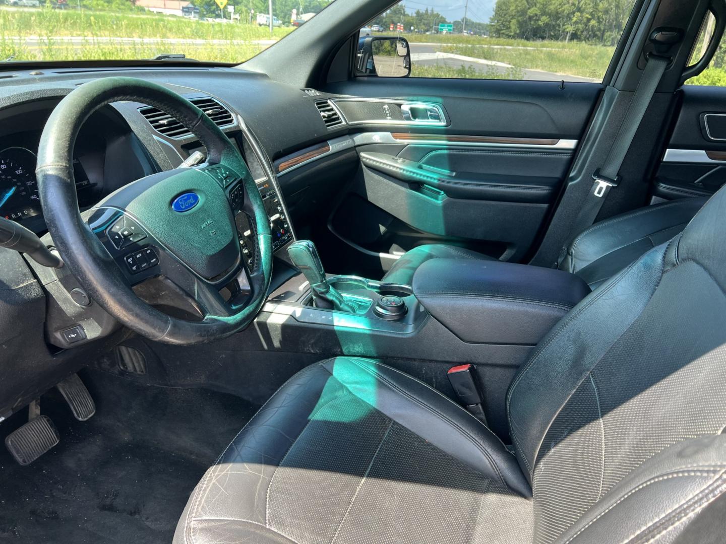 2016 Ford Explorer Limited 4WD (1FM5K8F81GG) with an 3.5L V6 DOHC 24V engine, 6A transmission, located at 17255 hwy 65 NE, Ham Lake, MN, 55304, 0.000000, 0.000000- Photo#9