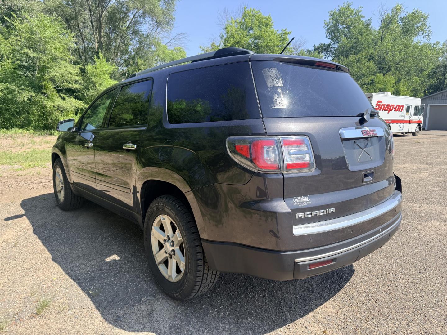 2014 GMC Acadia SLE-2 AWD (1GKKVPKD8EJ) with an 3.6L V6 DOHC 24V engine, 6-Speed Automatic transmission, located at 17255 hwy 65 NE, Ham Lake, MN, 55304, 0.000000, 0.000000- Photo#2