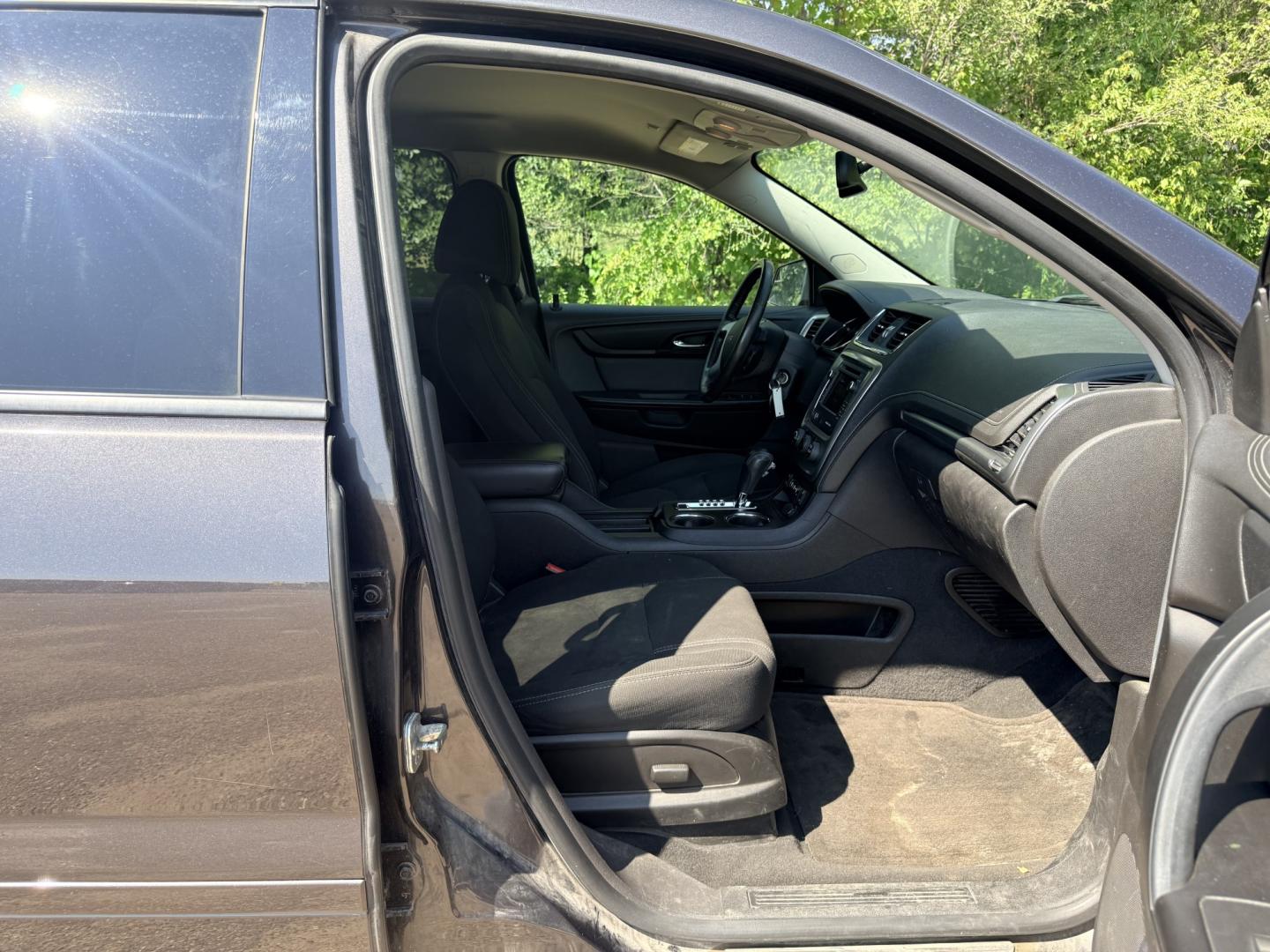 2014 GMC Acadia SLE-2 AWD (1GKKVPKD8EJ) with an 3.6L V6 DOHC 24V engine, 6-Speed Automatic transmission, located at 17255 hwy 65 NE, Ham Lake, MN, 55304, 0.000000, 0.000000- Photo#15