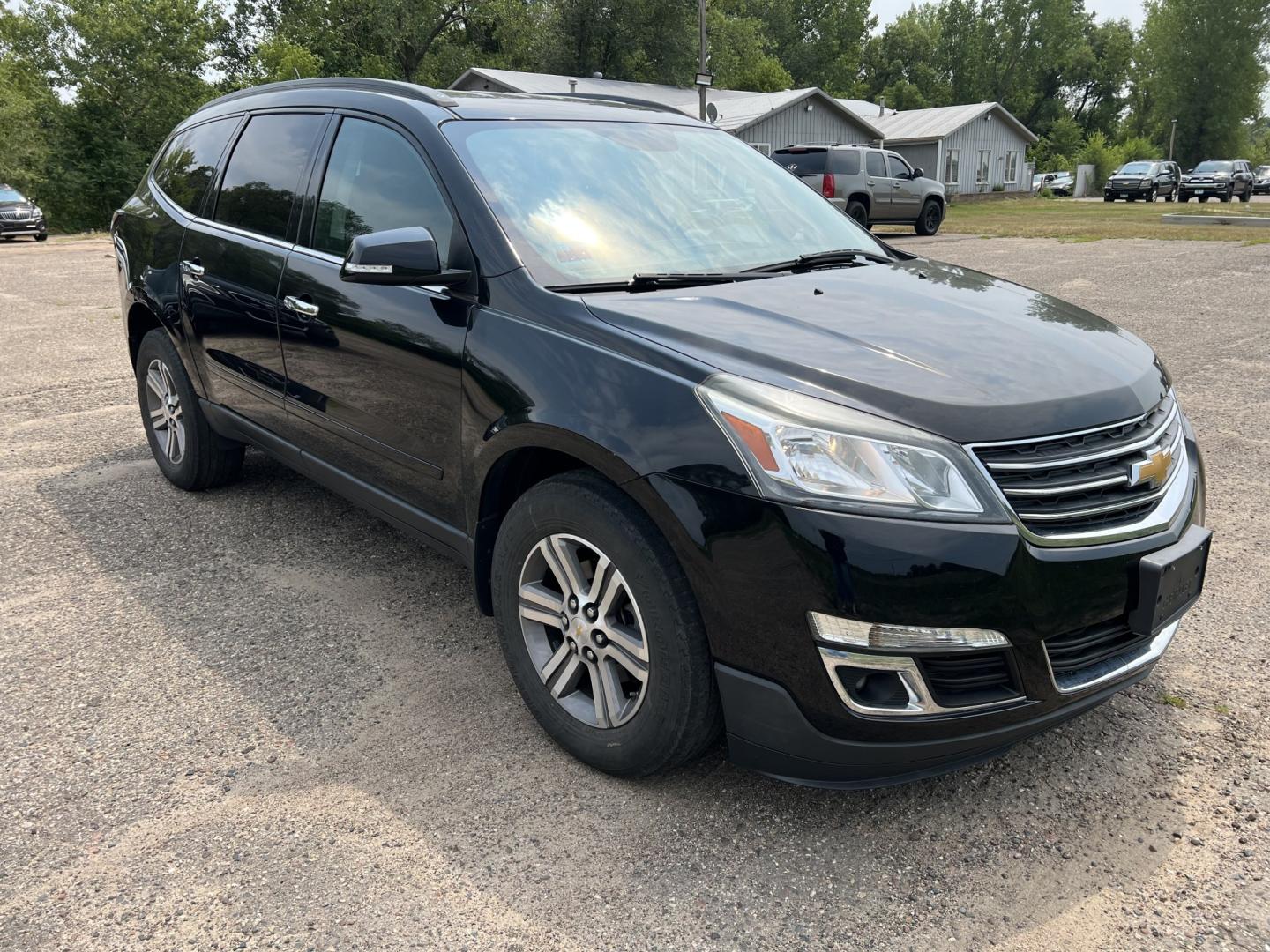 2017 Chevrolet Traverse 2LT AWD (1GNKVHKD7HJ) with an 3.6L V6 DOHC 24V engine, 6A transmission, located at 17255 hwy 65 NE, Ham Lake, MN, 55304, 0.000000, 0.000000- Photo#2