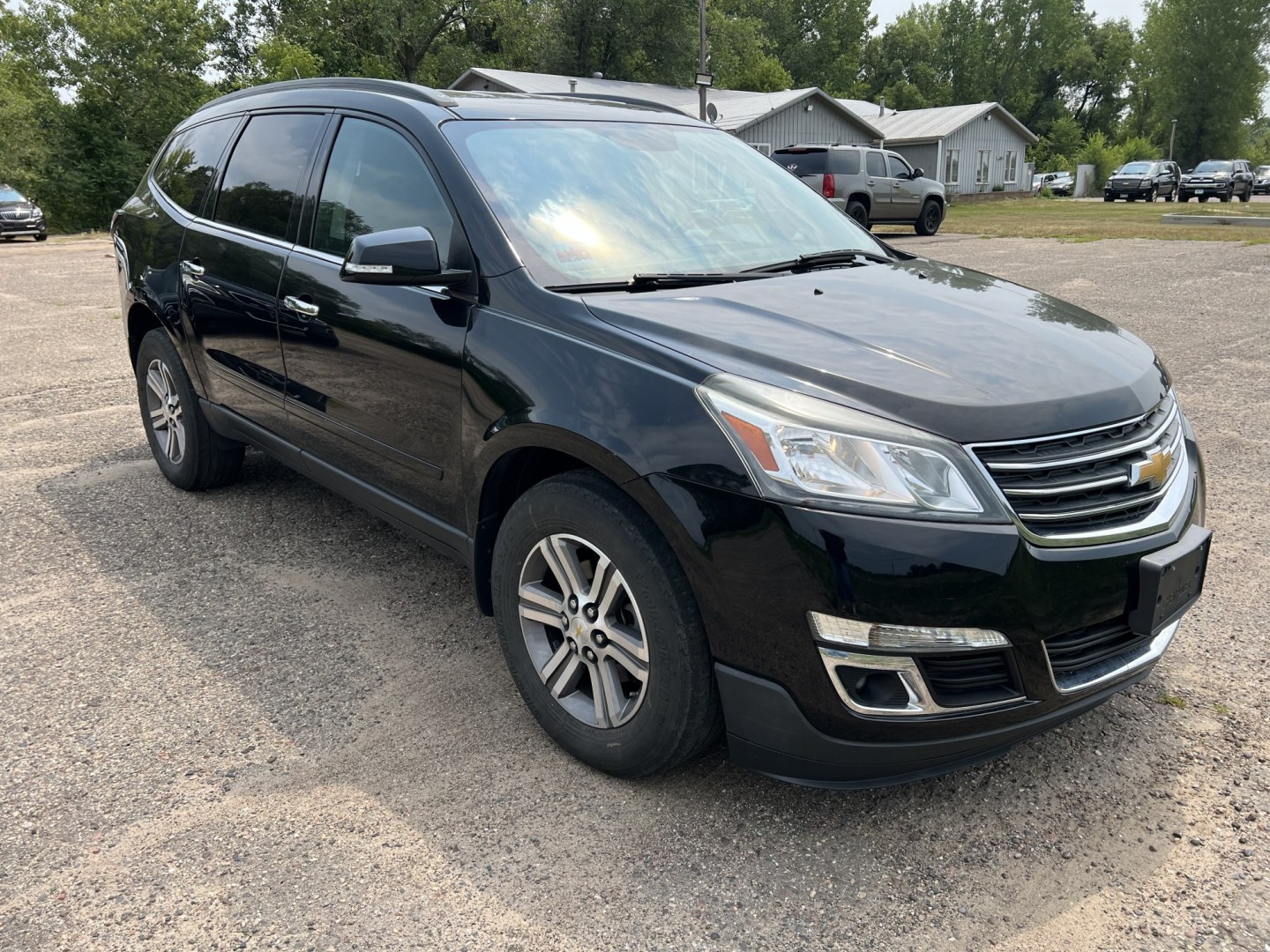 2017 Chevrolet Traverse 2LT AWD (1GNKVHKD7HJ) with an 3.6L V6 DOHC 24V engine, 6A transmission, located at 17255 hwy 65 NE, Ham Lake, MN, 55304, 0.000000, 0.000000- Photo#2